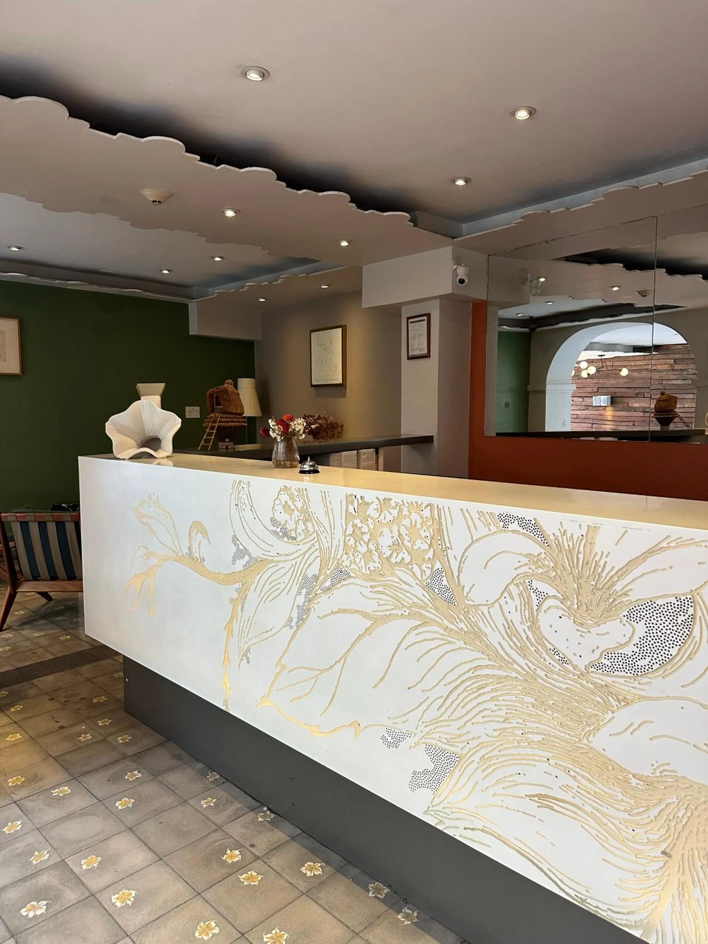 Flor de Mayo Hotel & Restaurant