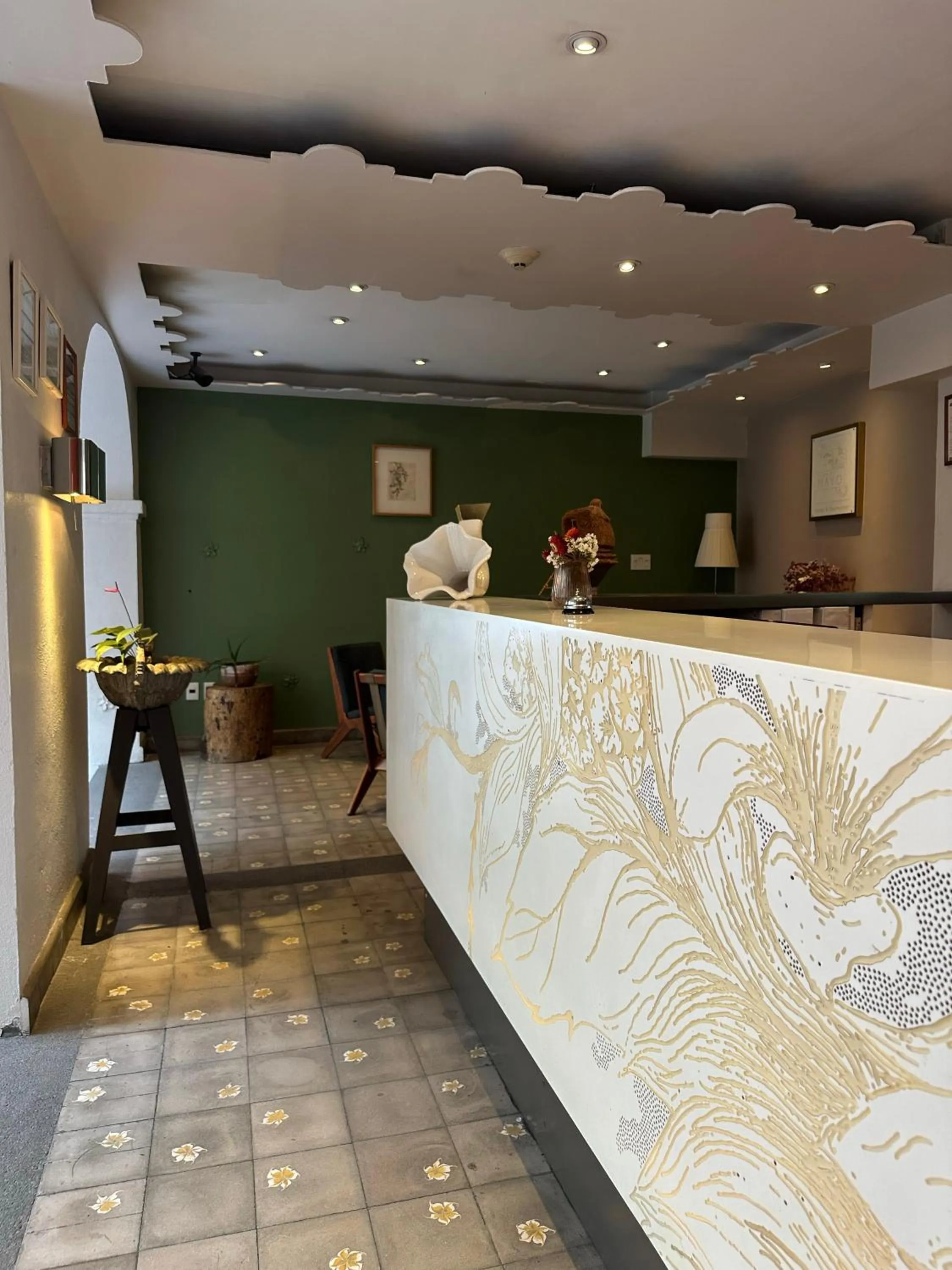 Flor de Mayo Hotel & Restaurant