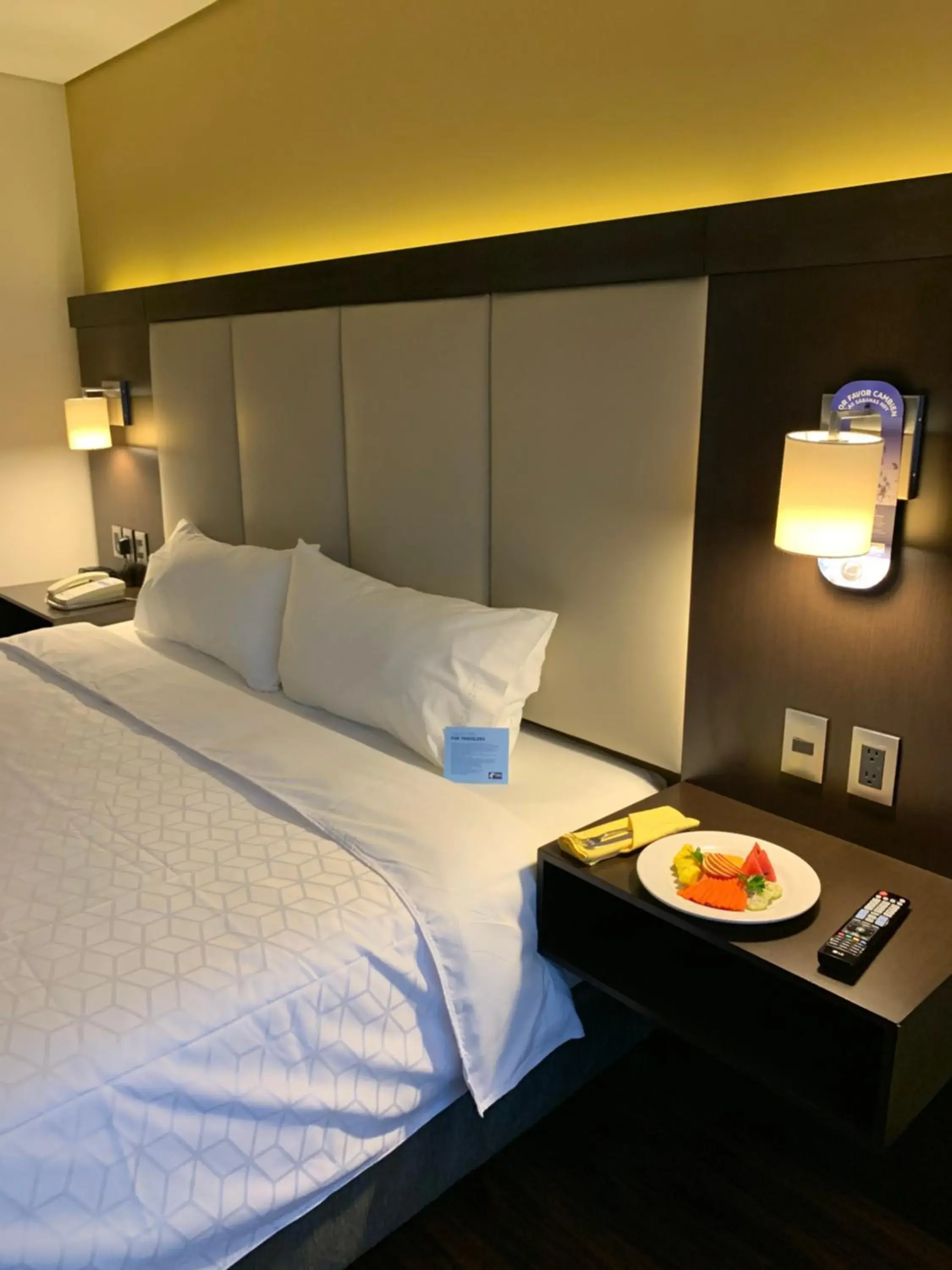 Bedroom, Bed in Holiday Inn Express - Mexico Basilica by IHG Bedroom, Bed in Holiday Inn Express - Mexico Basilica by IHG