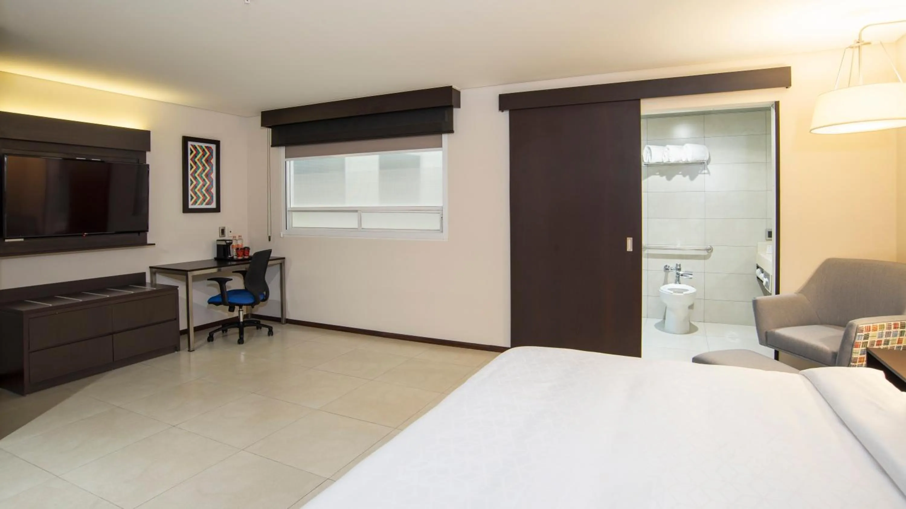 Photo of the whole room, Bed in Holiday Inn Express - Mexico Basilica by IHG