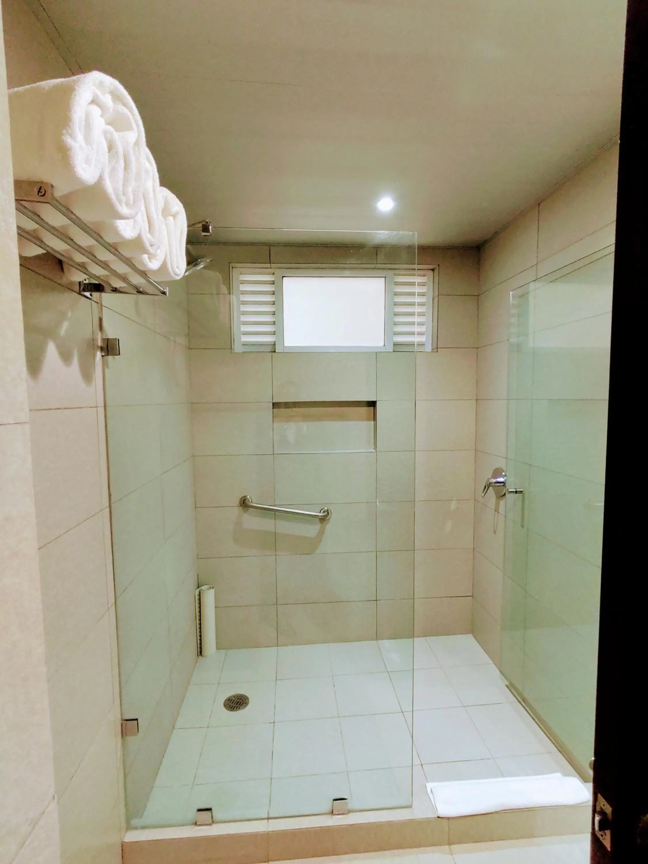 Bathroom in Holiday Inn Express - Mexico Basilica by IHG