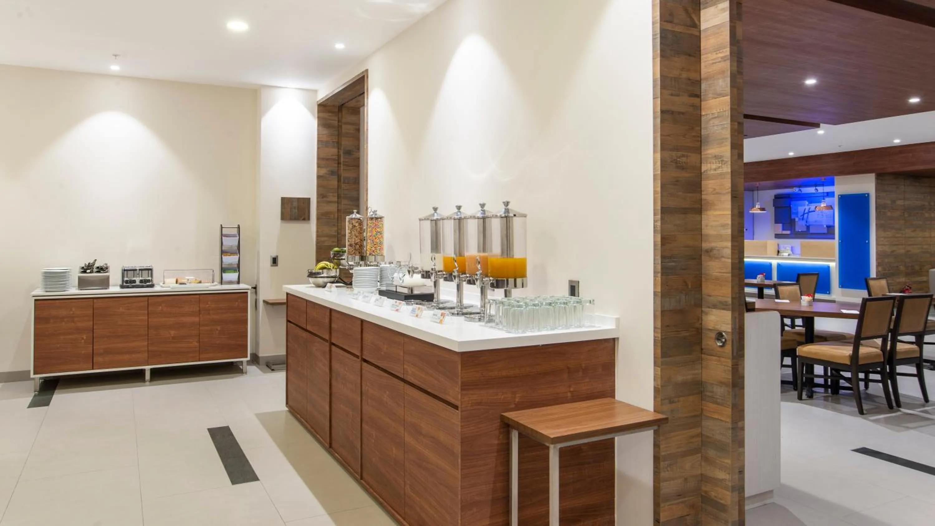 Breakfast in Holiday Inn Express - Mexico Basilica by IHG