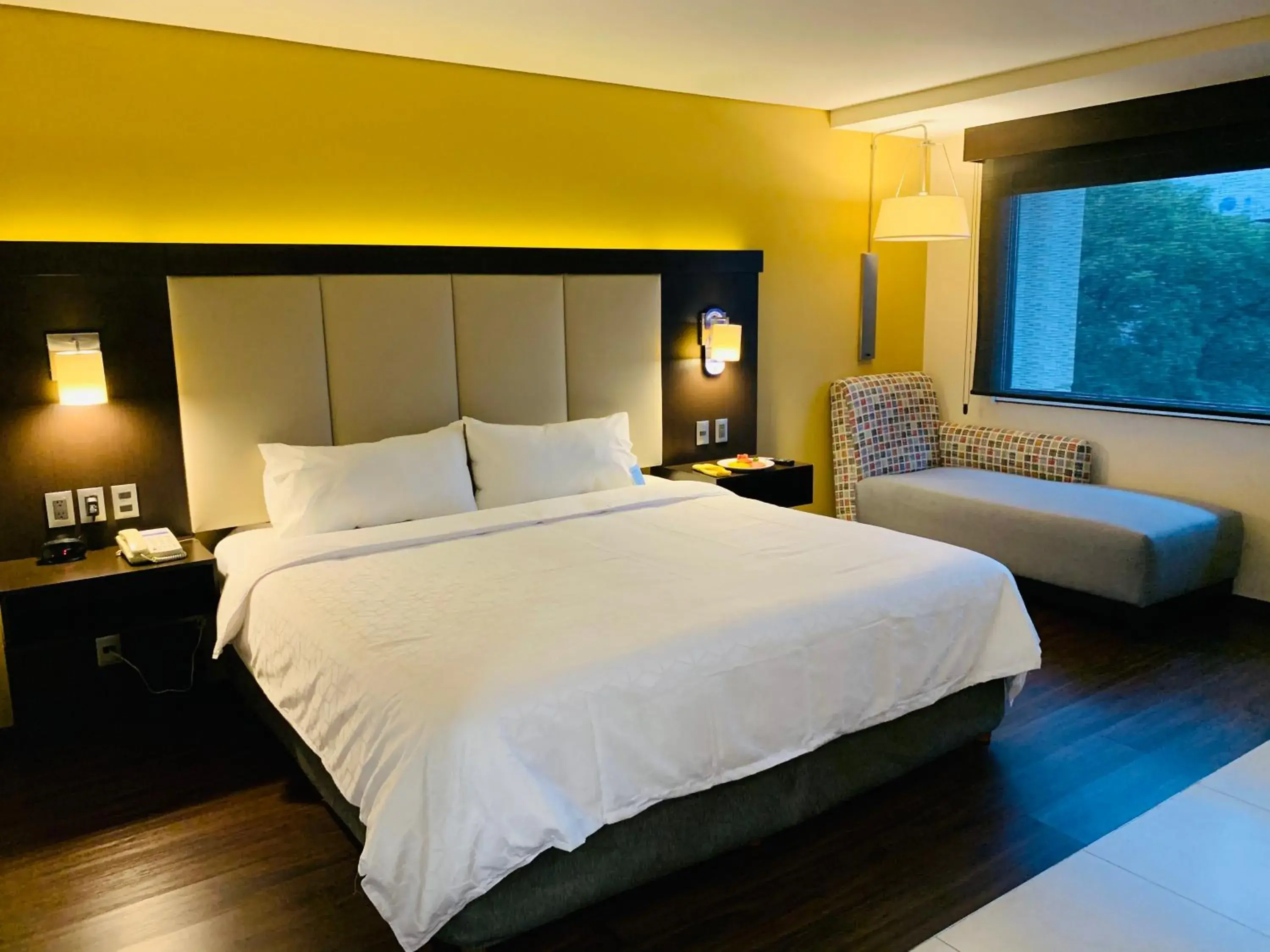 Bed in Holiday Inn Express - Mexico Basilica by IHG Bed in Holiday Inn Express - Mexico Basilica by IHG