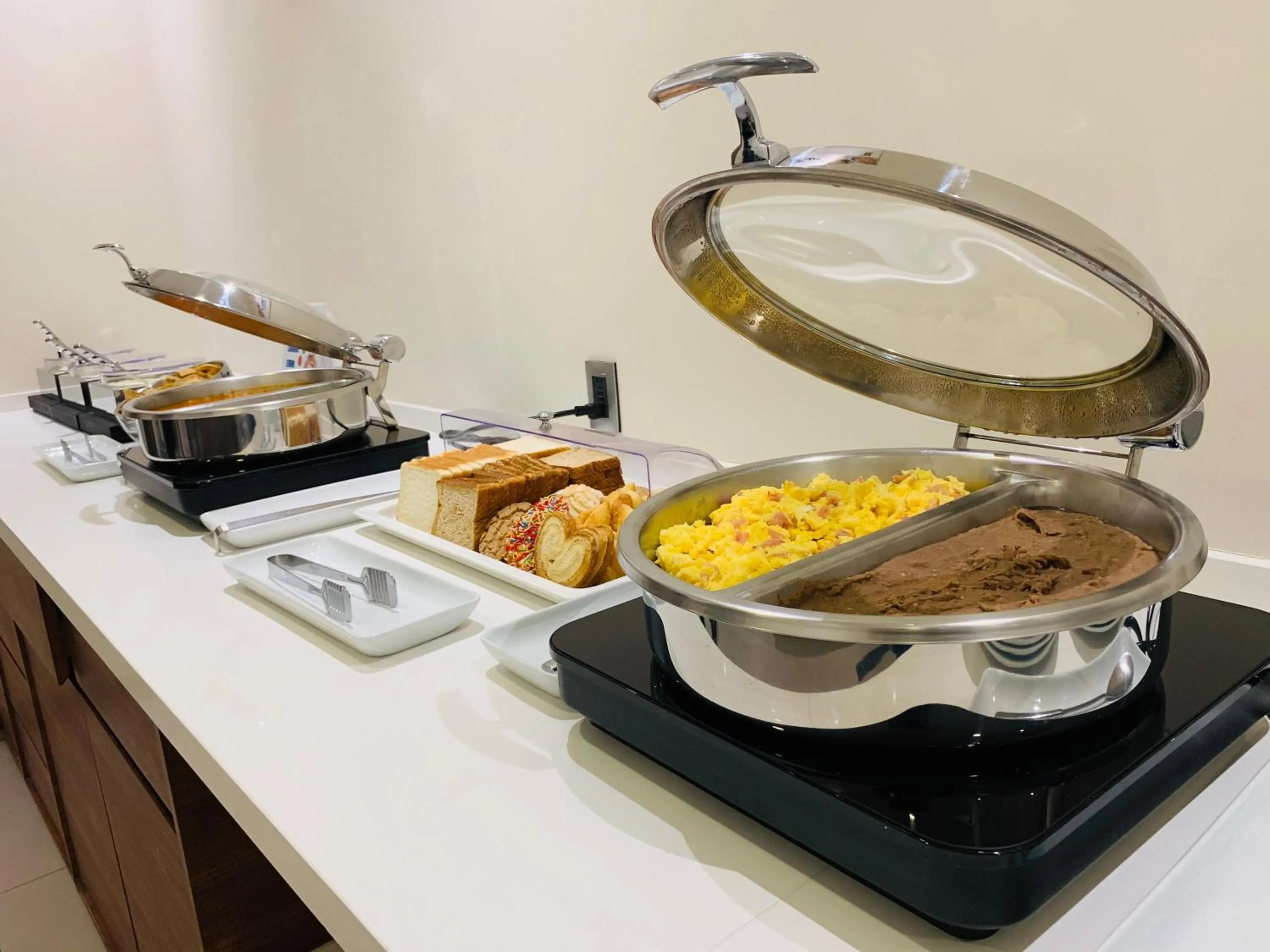 Breakfast in Holiday Inn Express - Mexico Basilica by IHG
