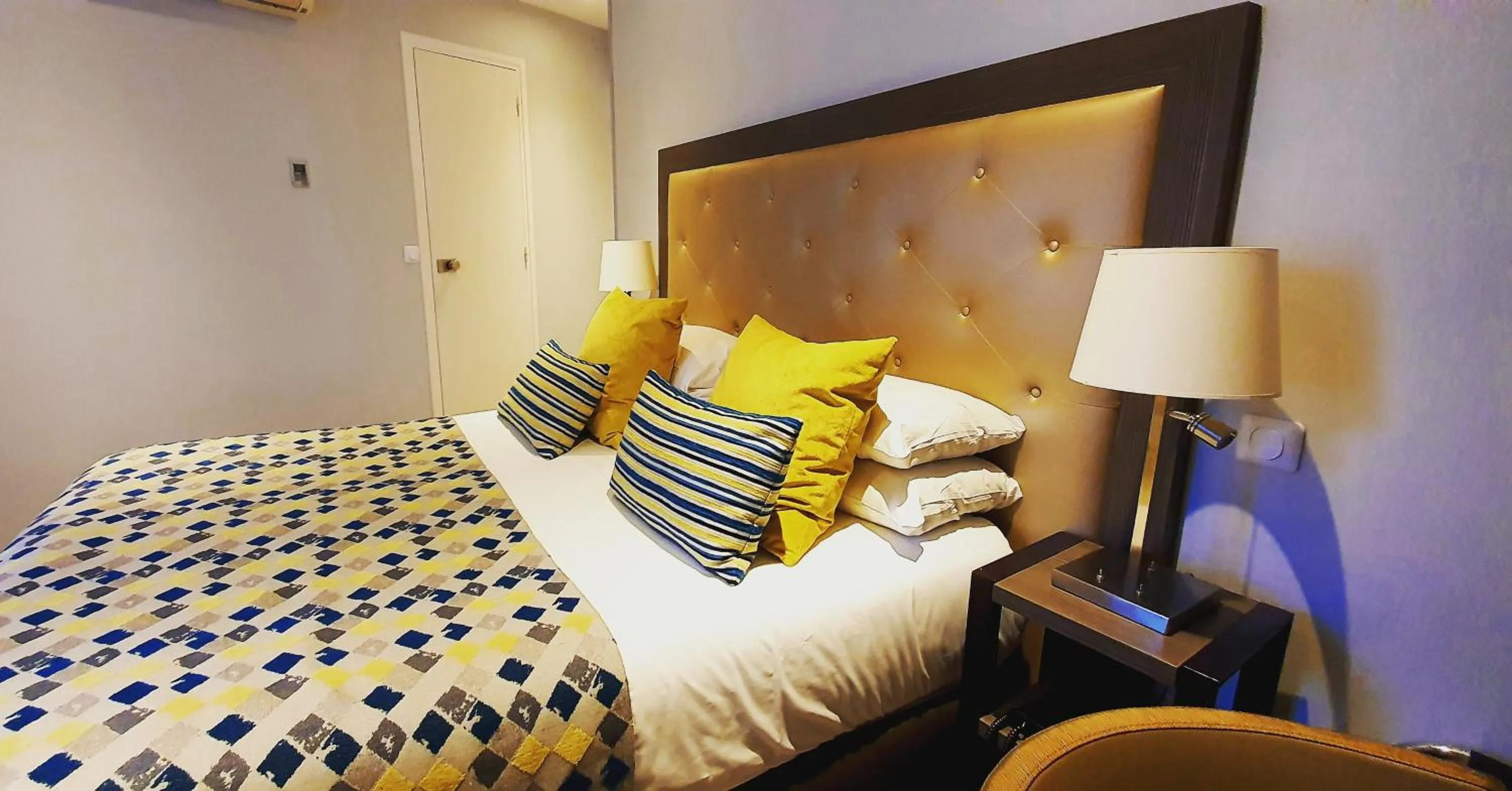 Bedroom, Bed in Eiffel Kennedy