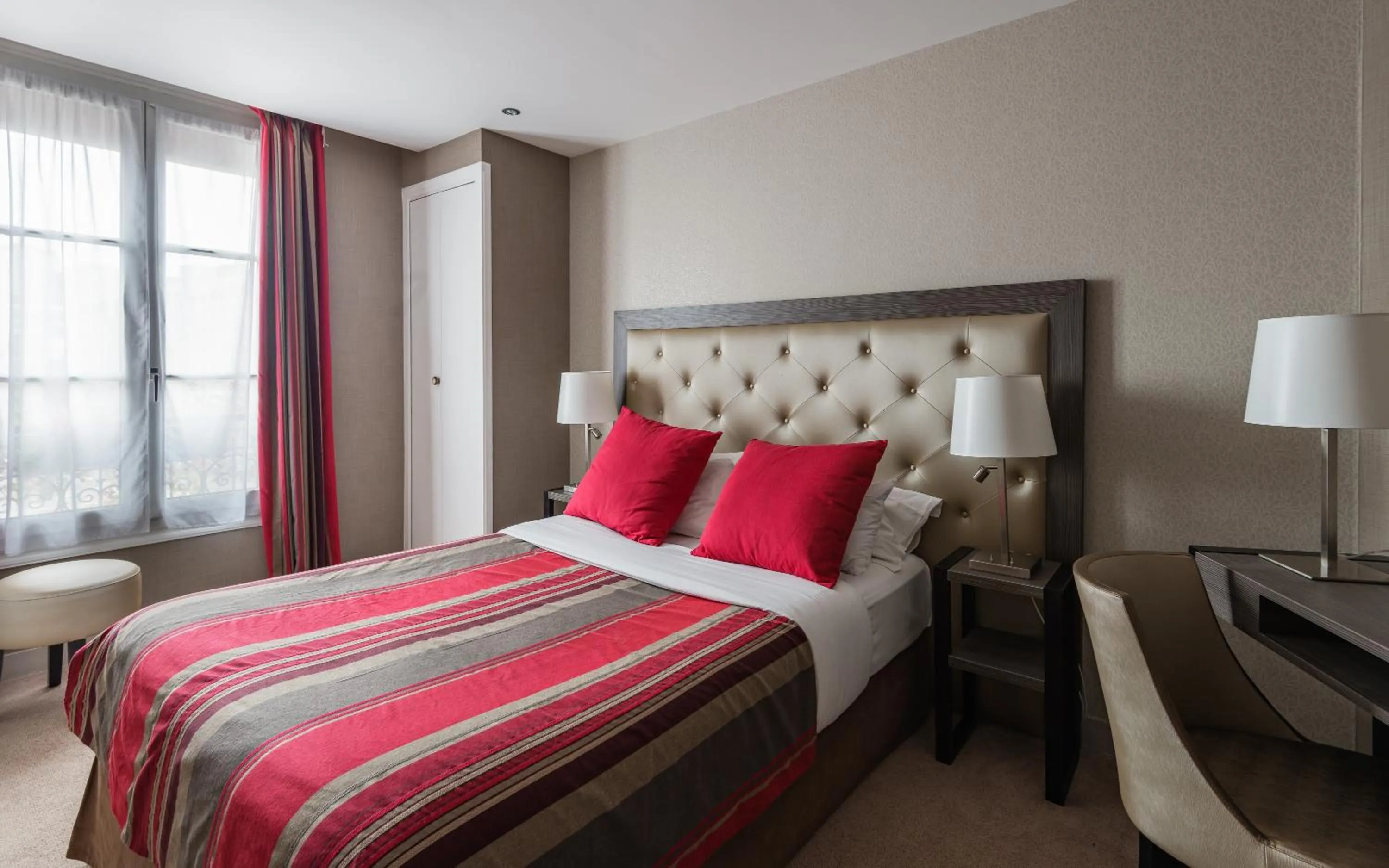 Bedroom, Bed in Eiffel Kennedy