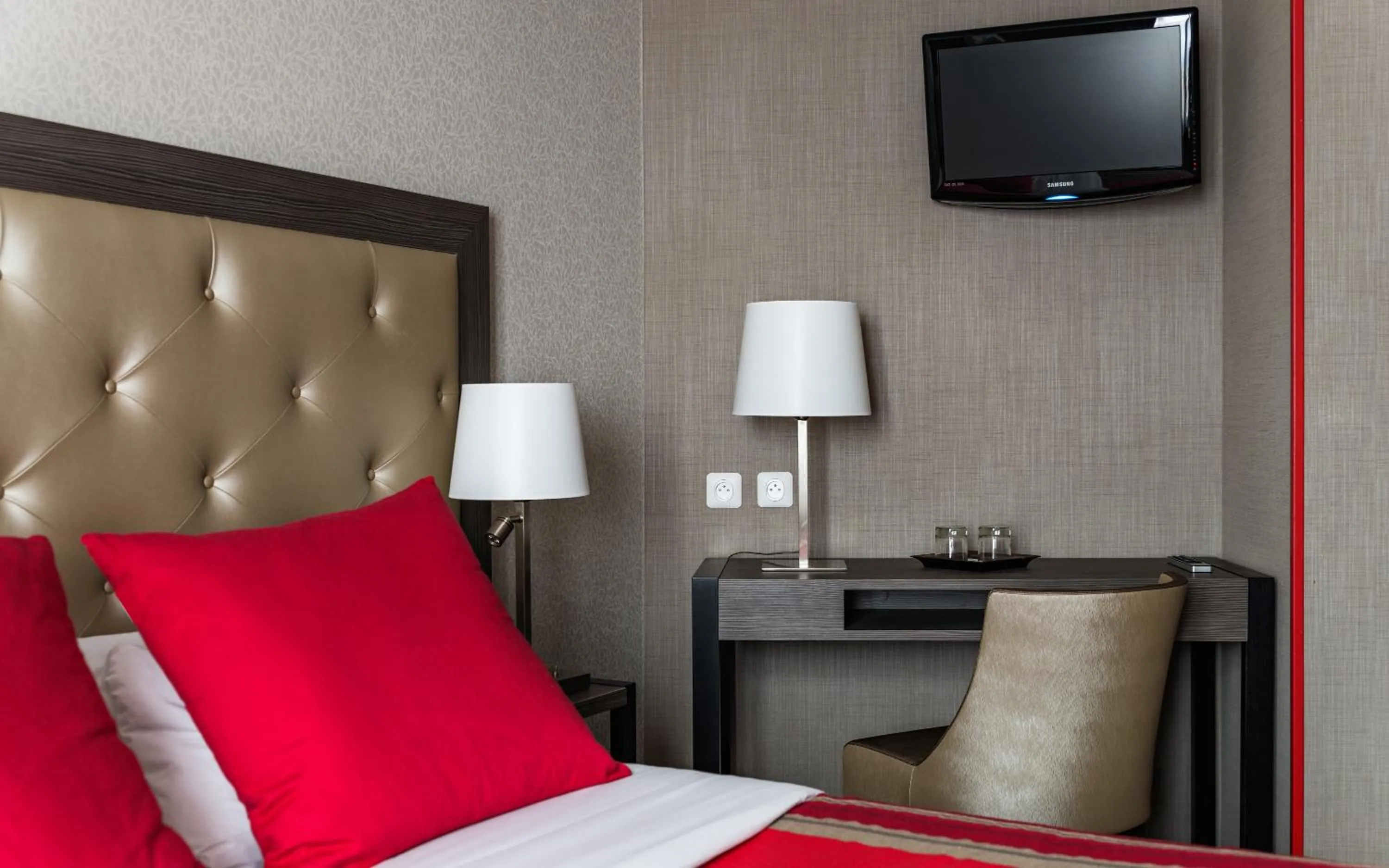 Bed in Eiffel Kennedy