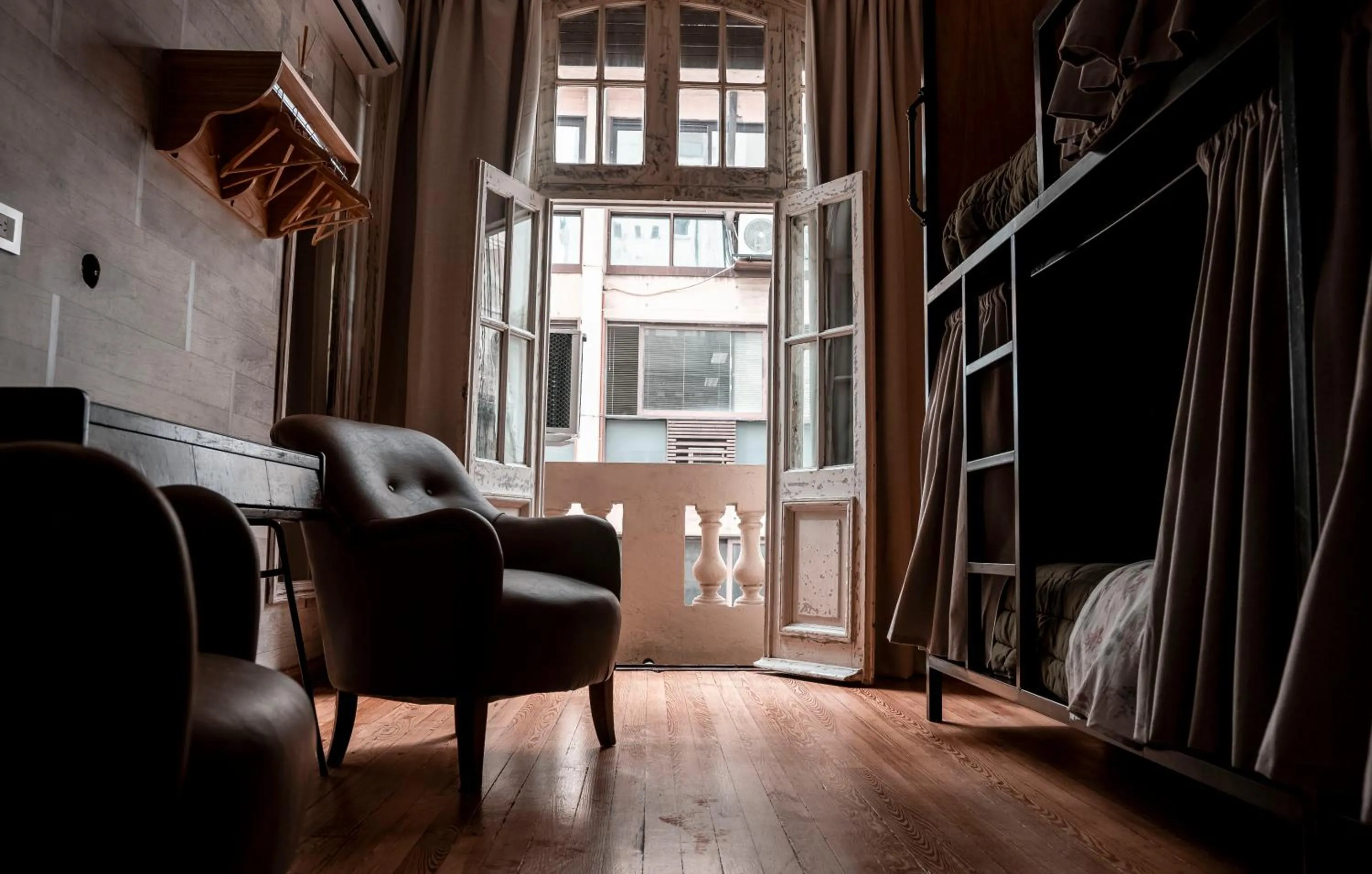 Seating area in Che Juan Hostel BA