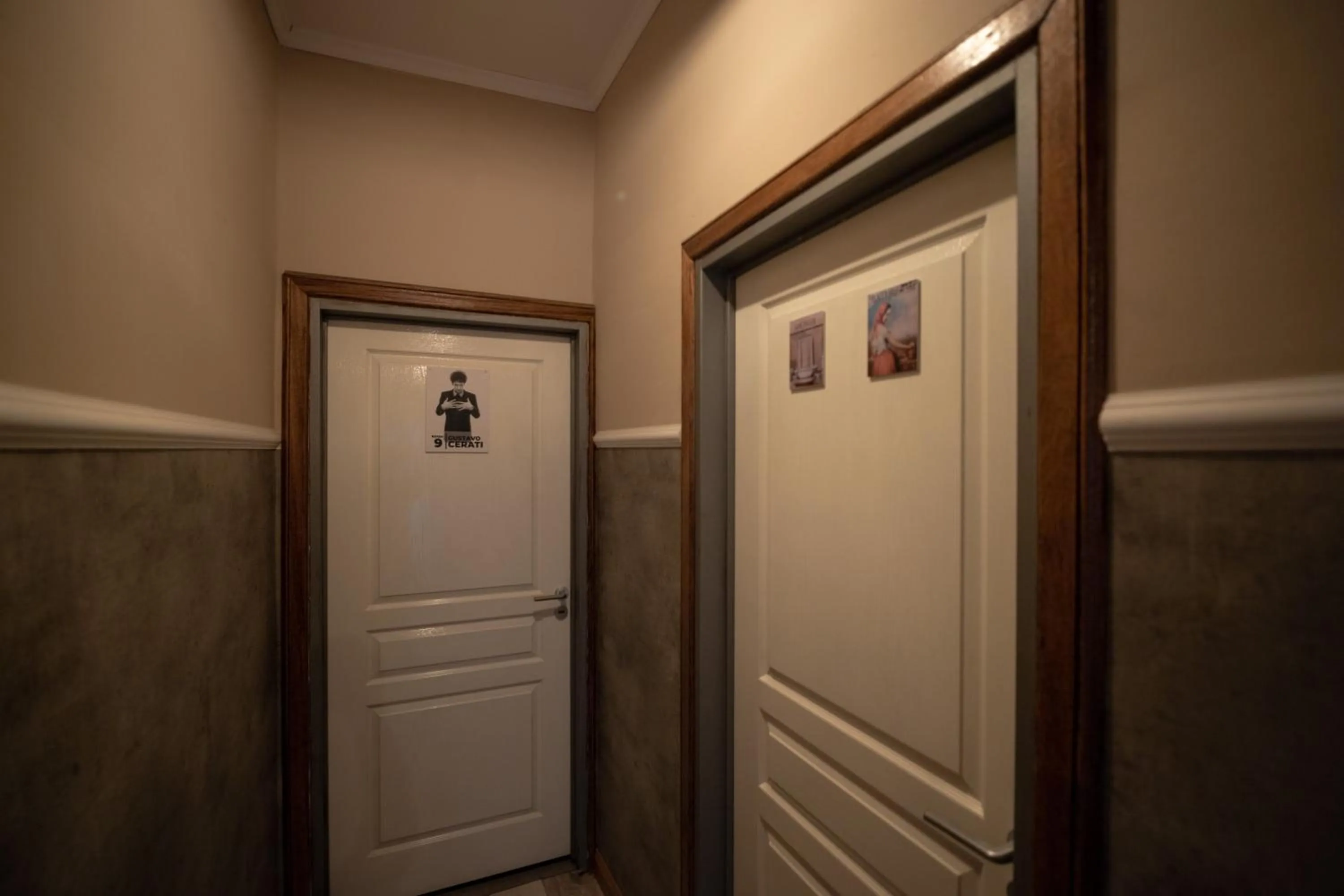 Logo/Certificate/Sign in Che Juan Hostel BA