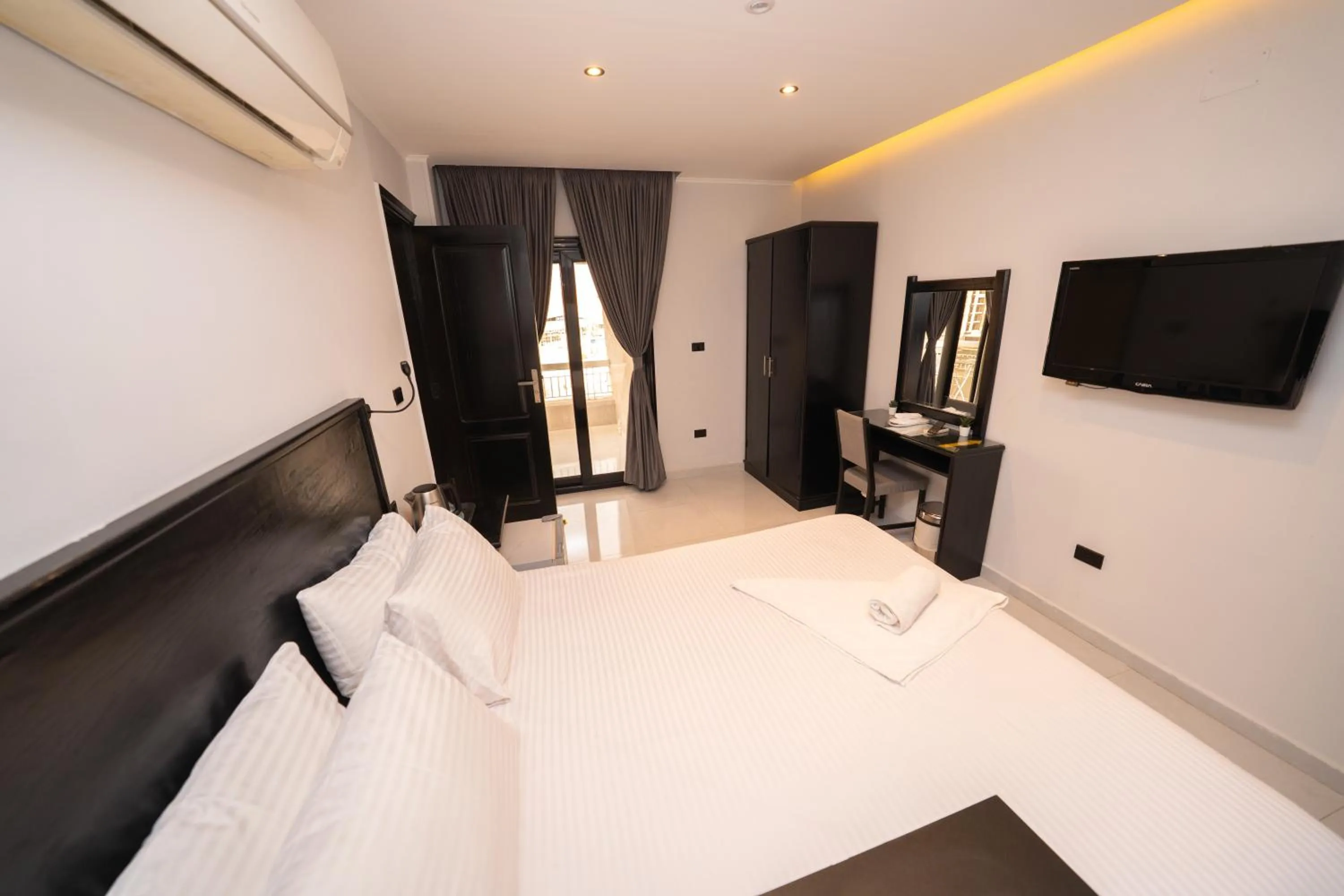 Bedroom, Bed in Helio Cairo Hotel