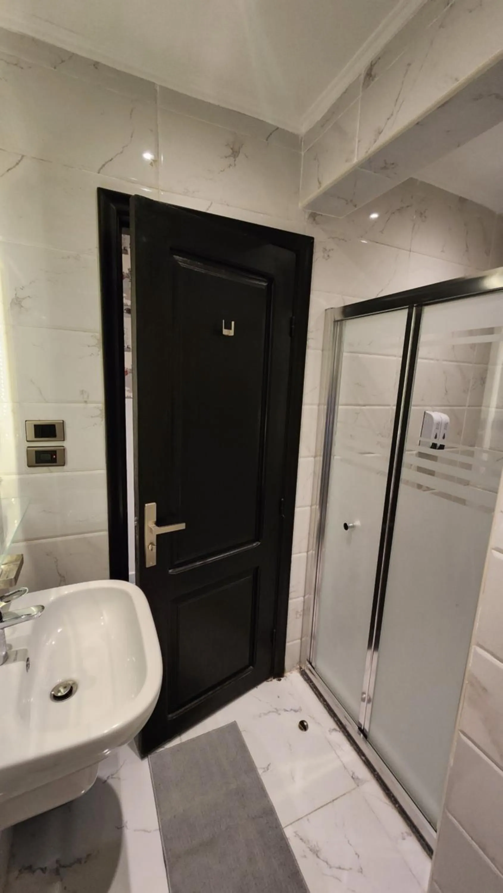 Shower in Helio Cairo Hotel