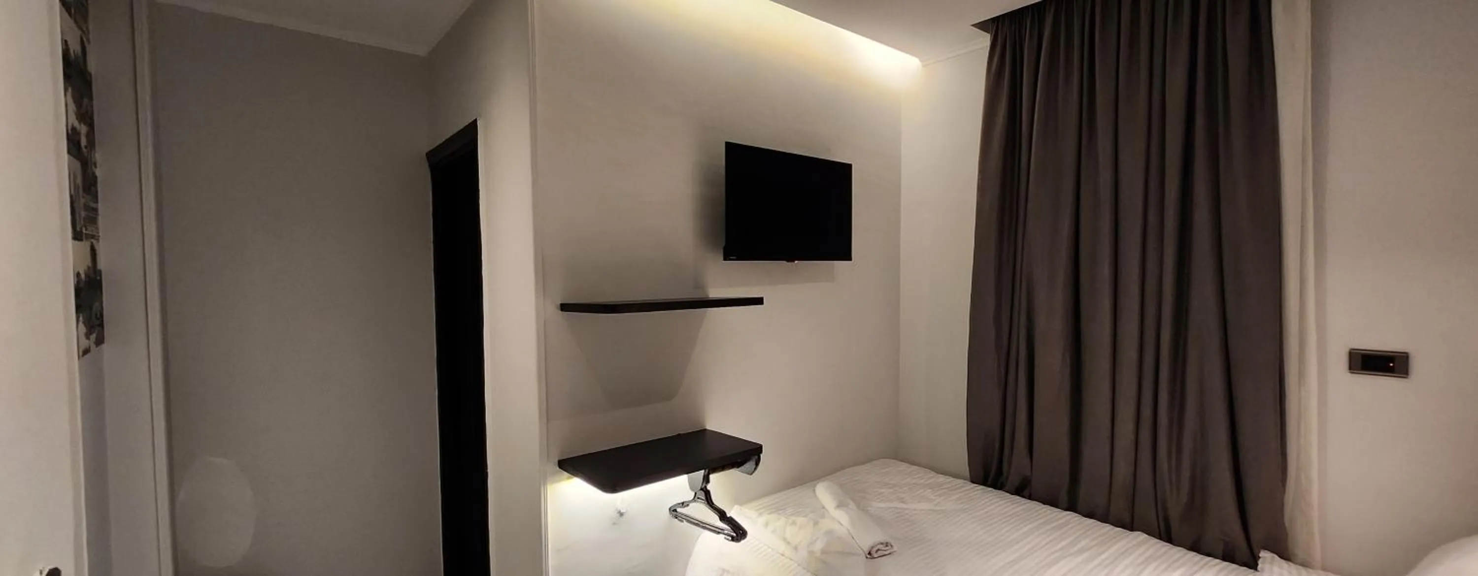 TV and multimedia, Bed in Helio Cairo Hotel