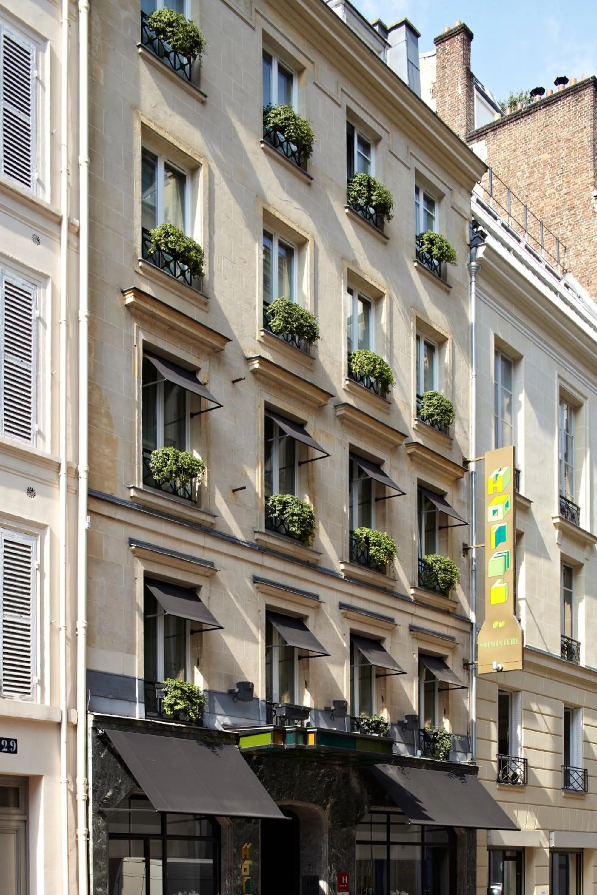 Facade/entrance in Hôtel du Ministère