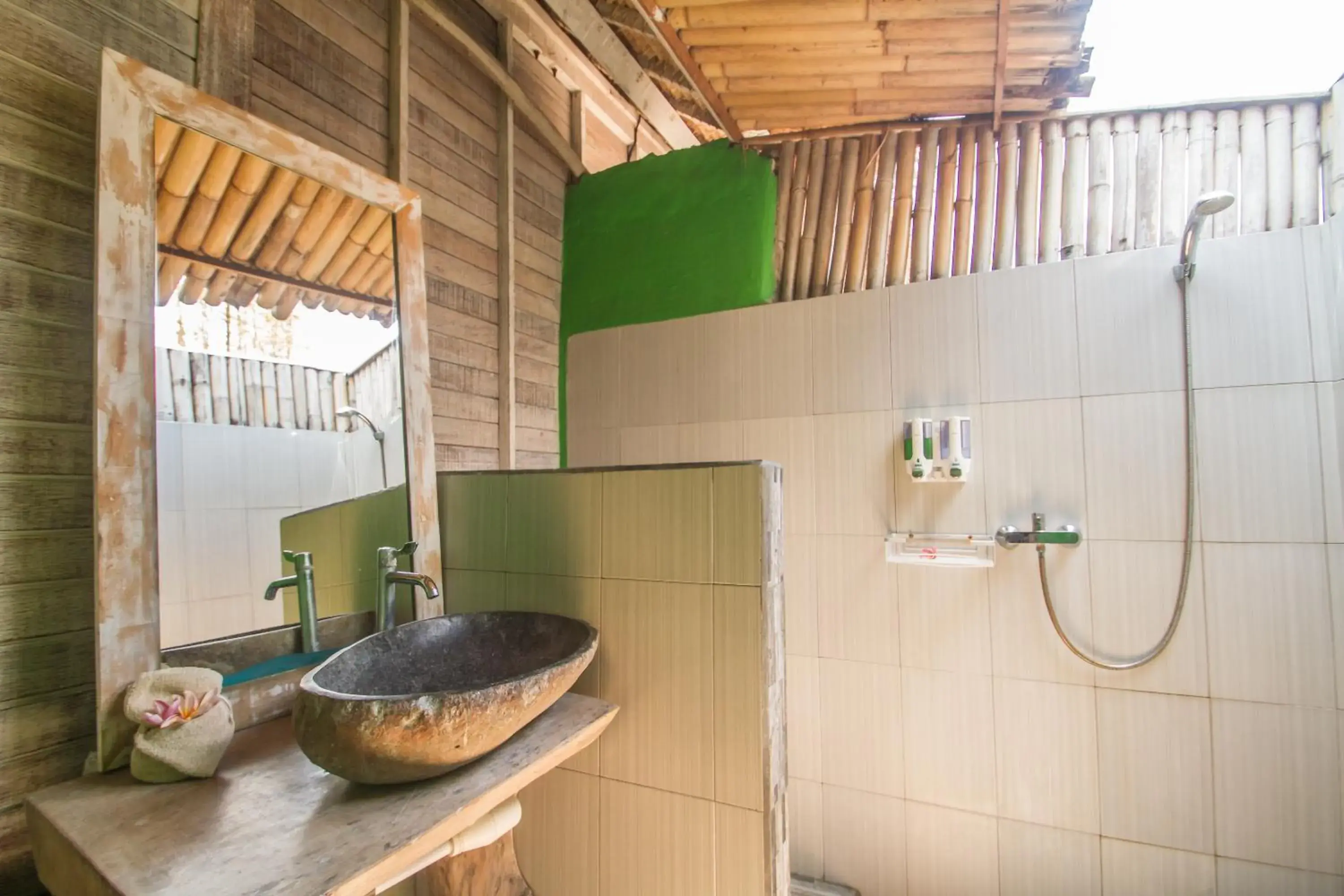 Bathroom in The Dafish Ceningan Bathroom in The Dafish Ceningan