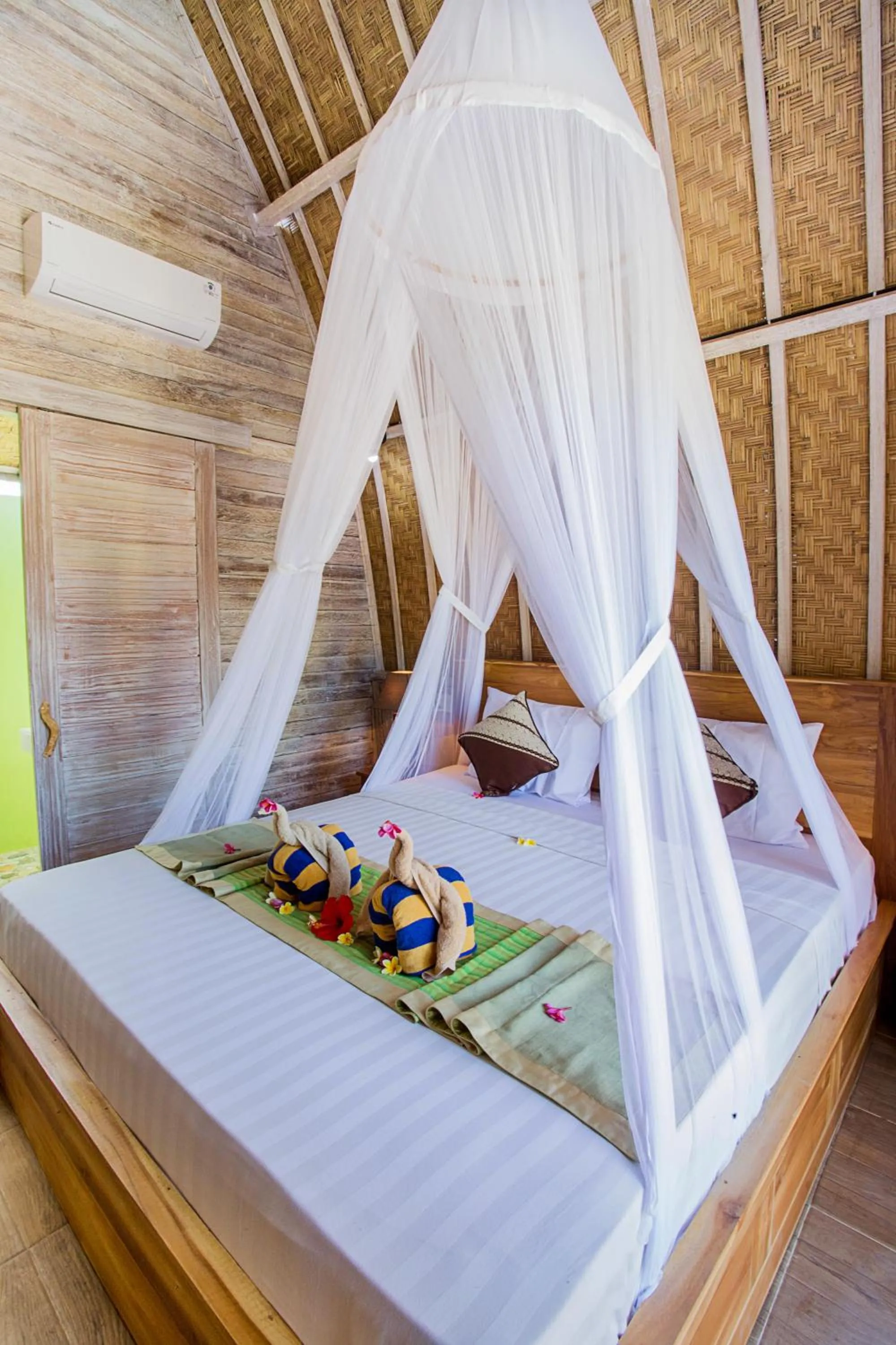 Garden view, Bed in The Dafish Ceningan