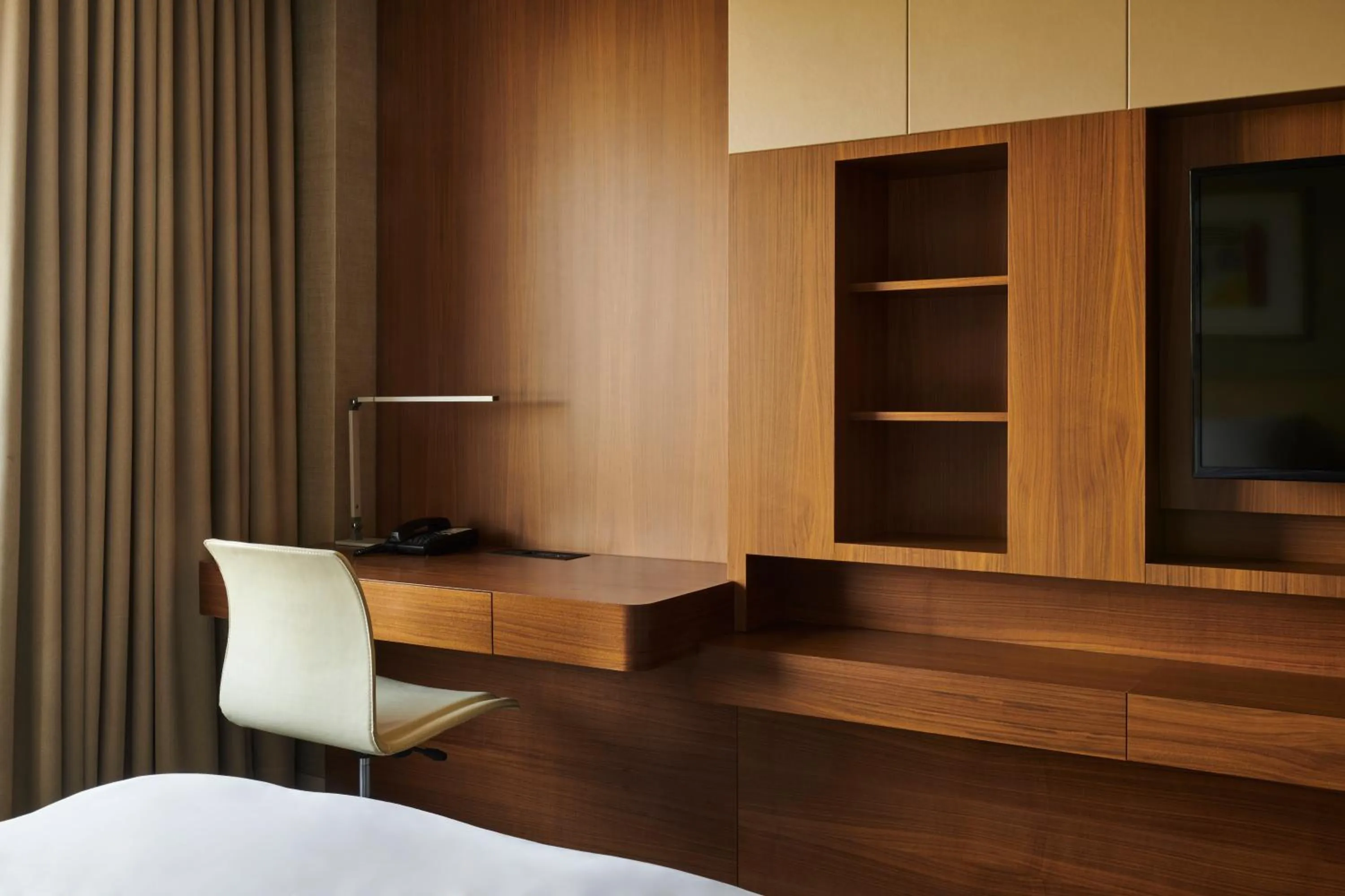 TV and multimedia, Bed in Hotel Hyundai by Lahan Ulsan