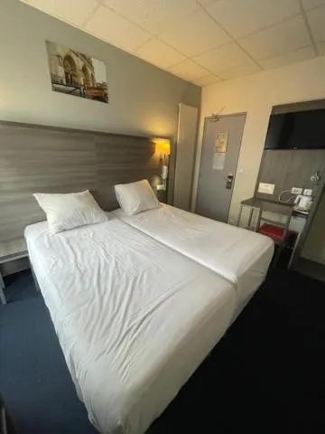 TV and multimedia, Bed in Hipotel Lilas Gambetta