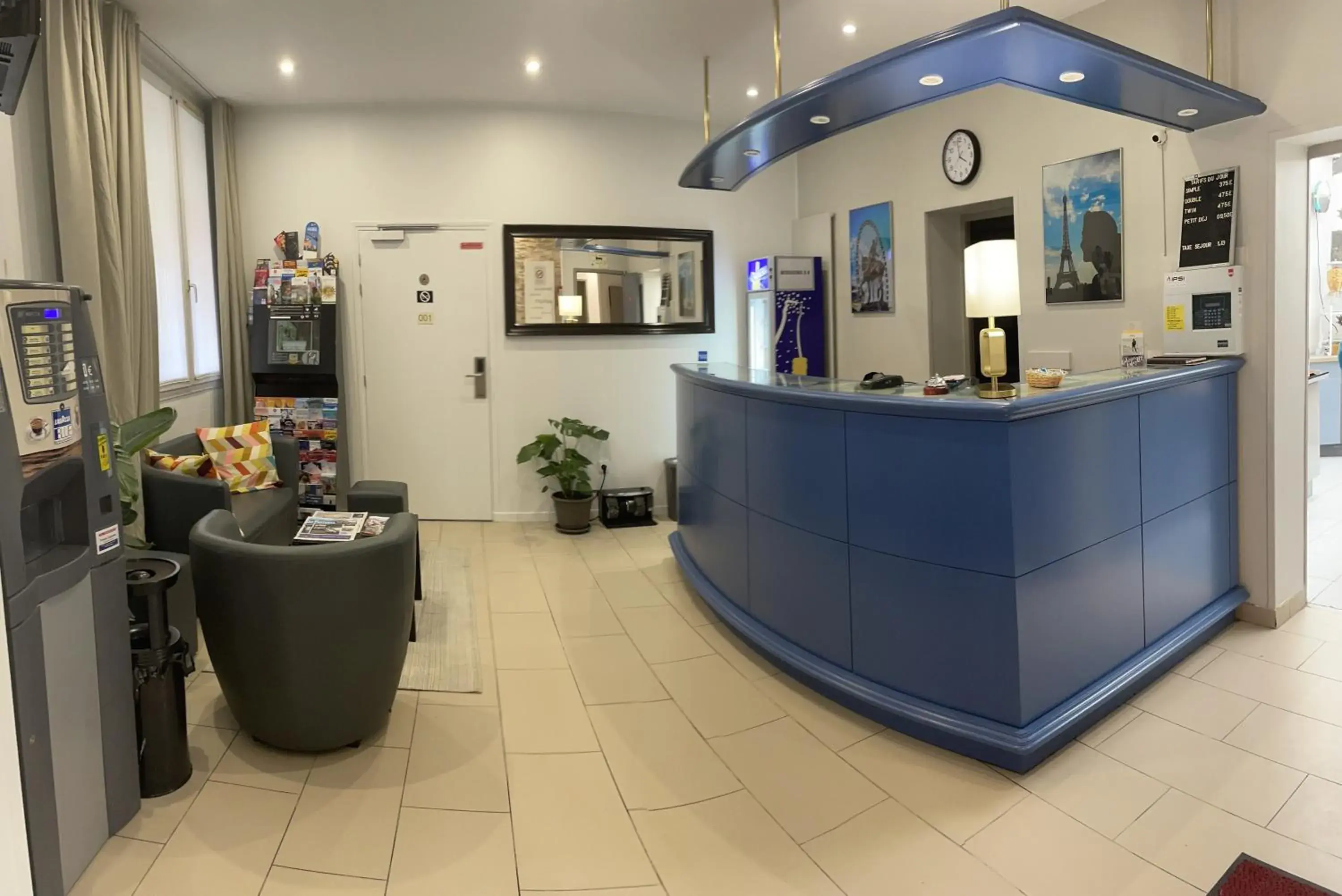 Lobby or reception in Hipotel Lilas Gambetta Lobby or reception in Hipotel Lilas Gambetta