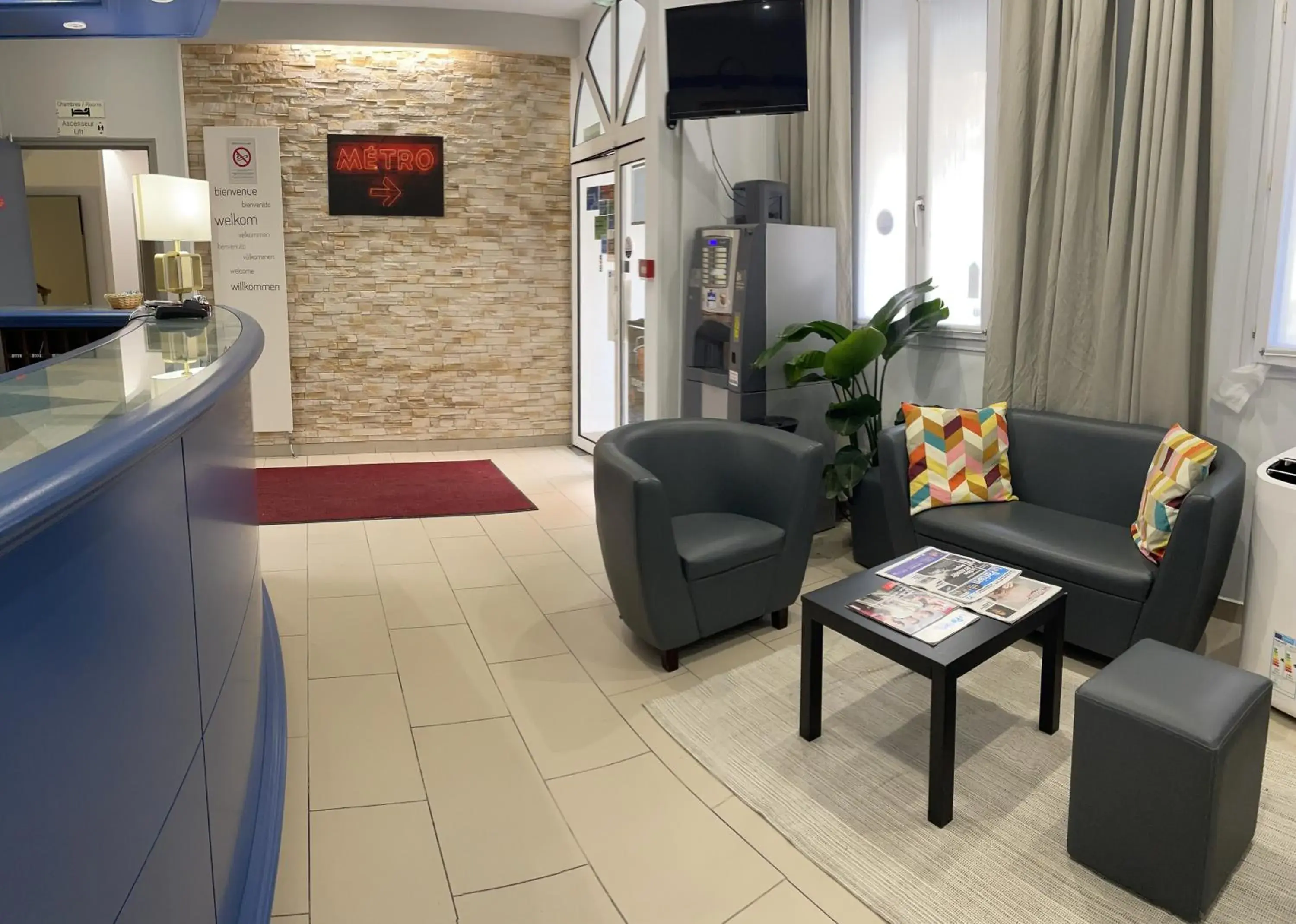 Lobby or reception in Hipotel Lilas Gambetta Lobby or reception in Hipotel Lilas Gambetta