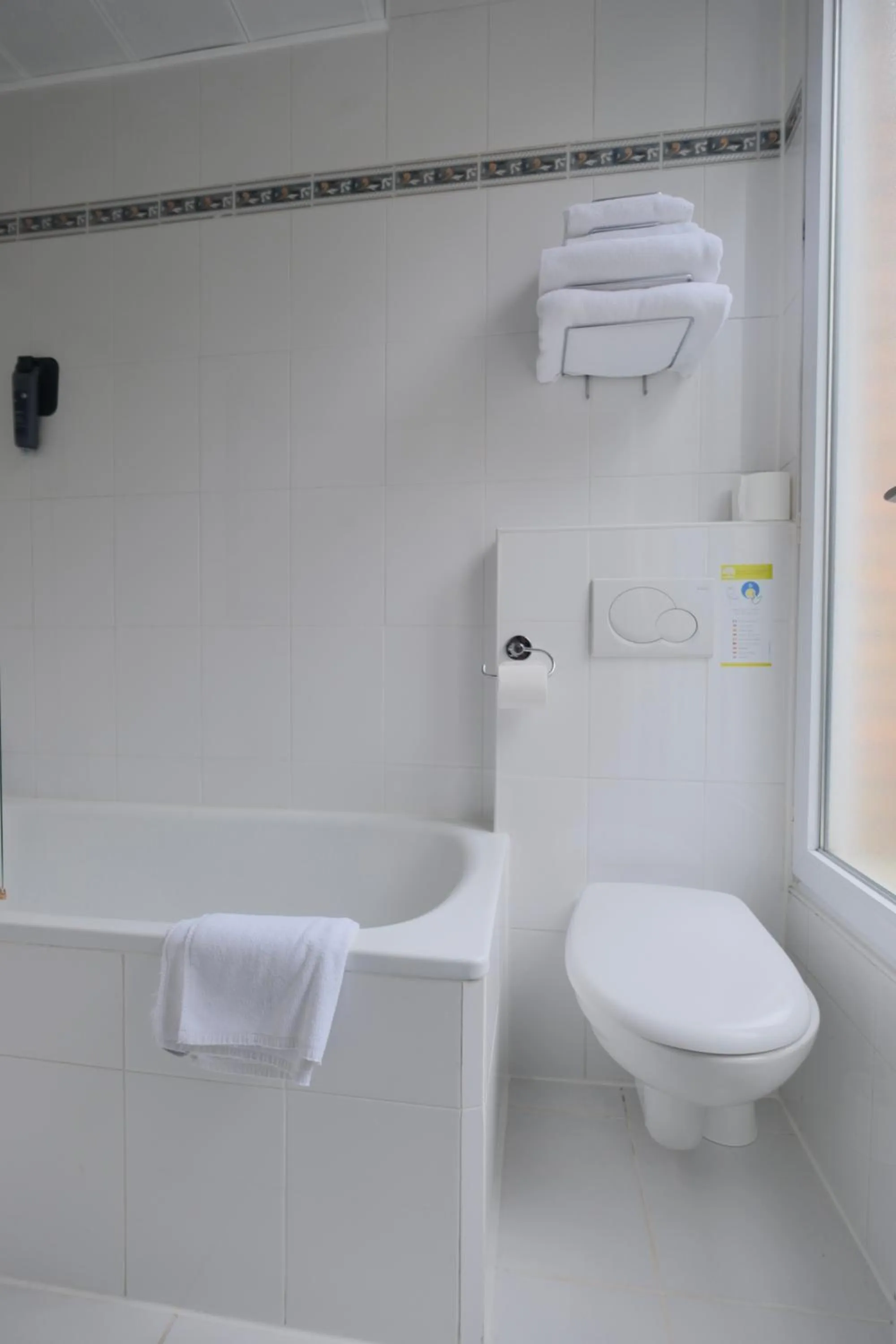 Bathroom in Hipotel Lilas Gambetta