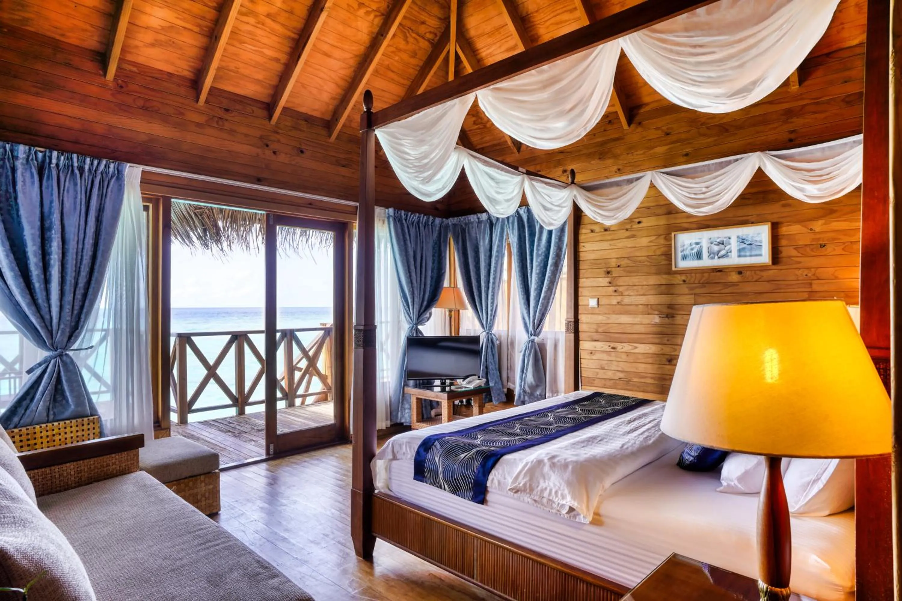 Sea view, Bed in Fihalhohi Maldives
