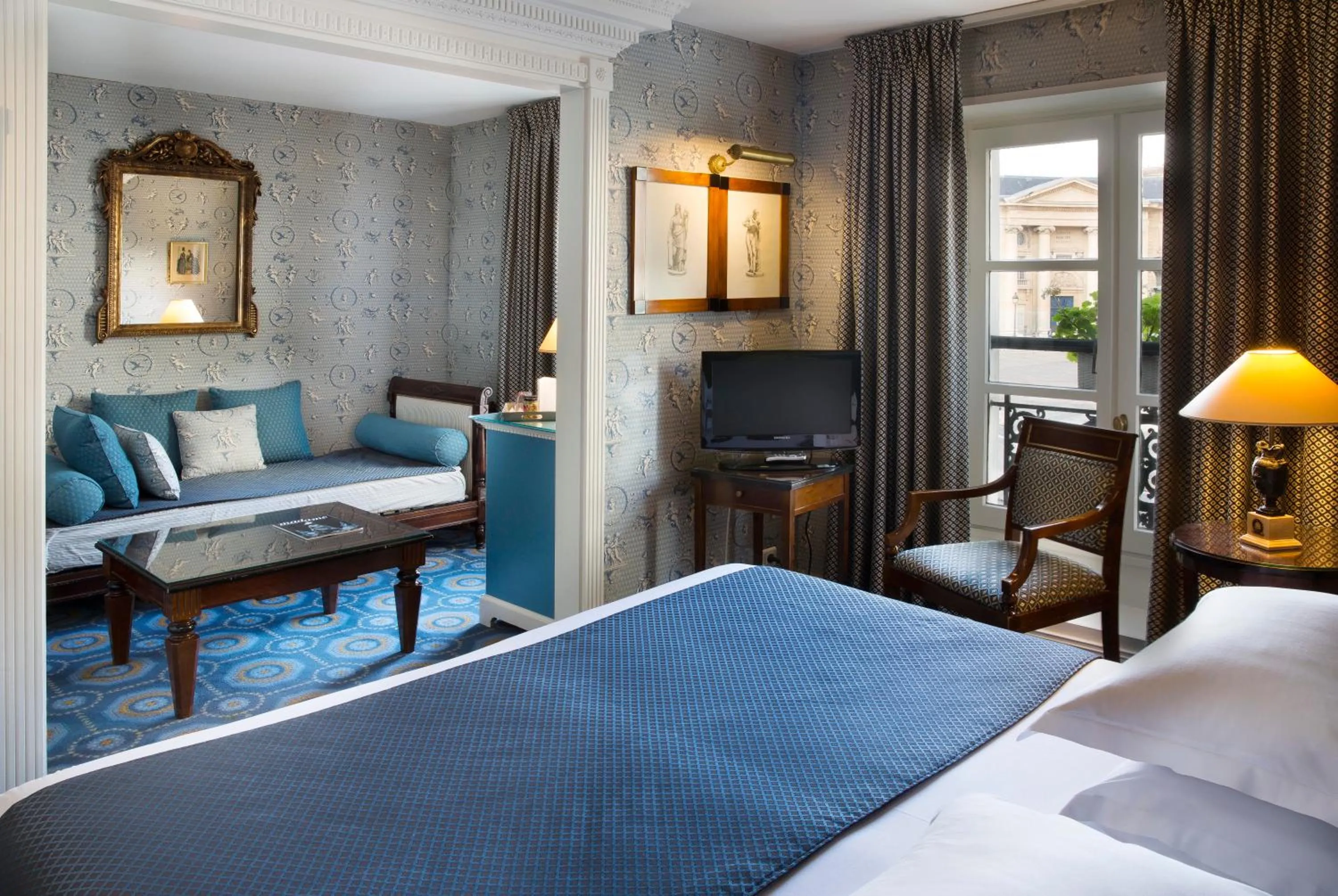 Photo of the whole room, Bed in Hôtel des Grands Hommes