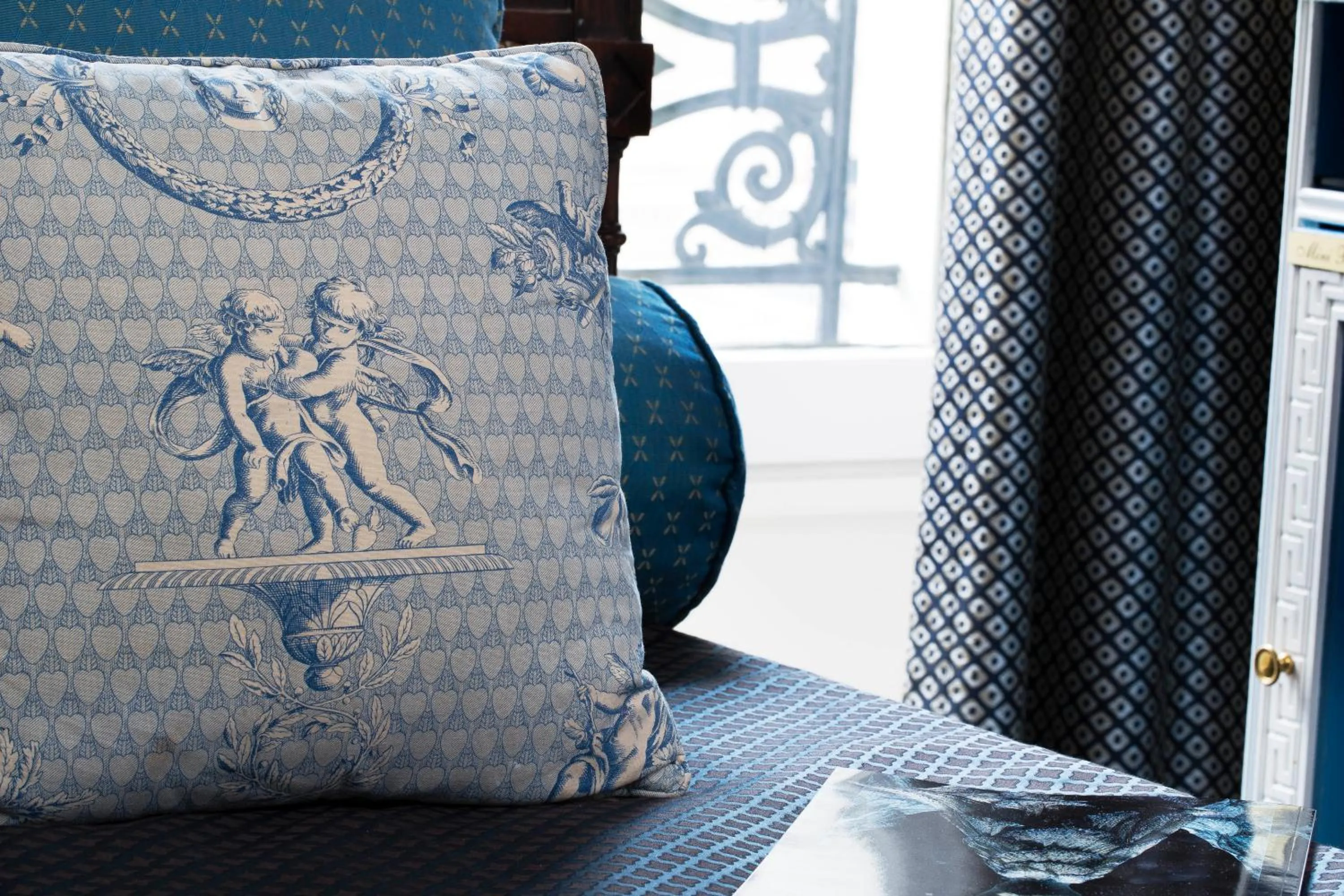 Decorative detail in Hôtel des Grands Hommes