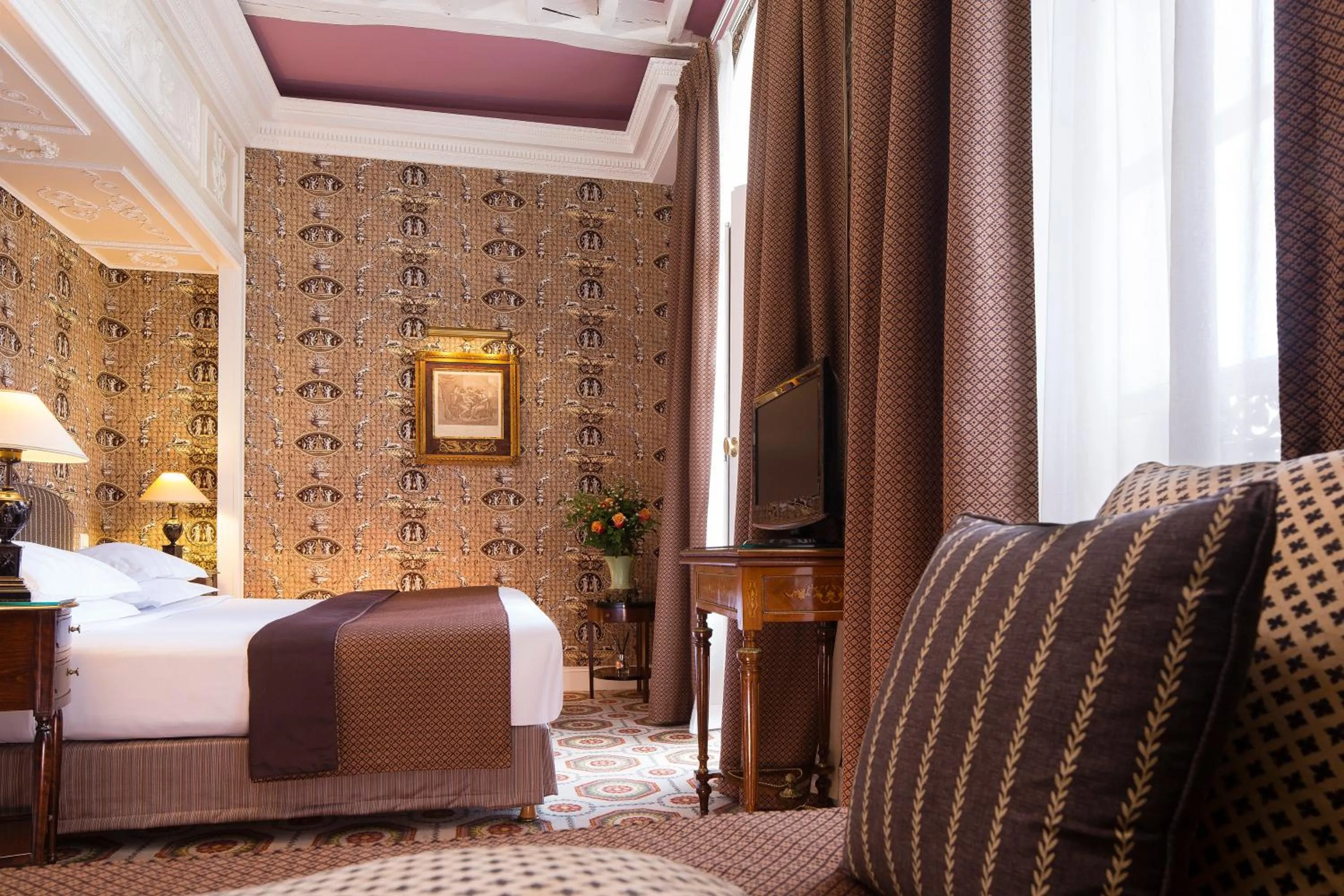 Photo of the whole room, Bed in Hôtel des Grands Hommes