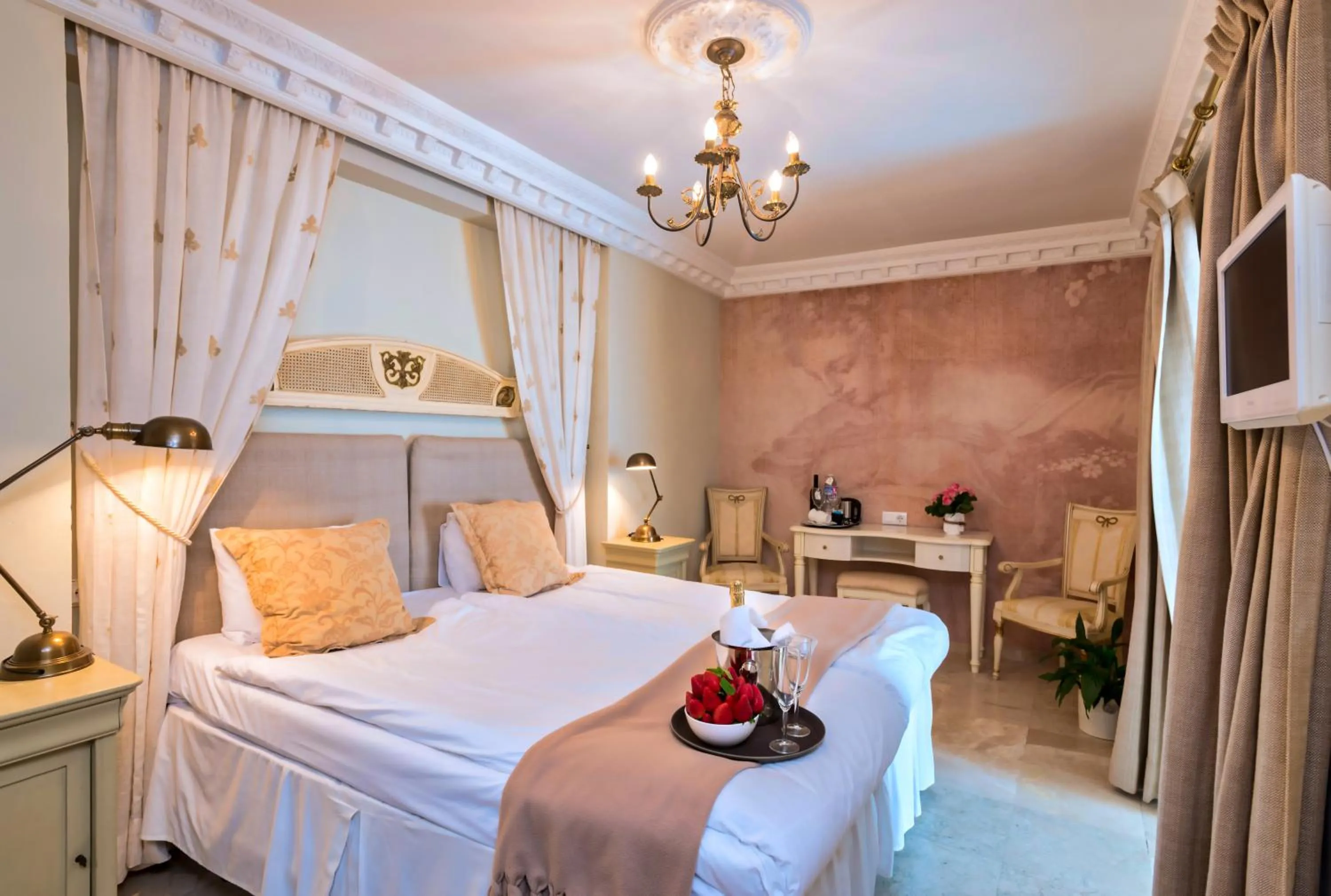 Other, Bed in The Town House