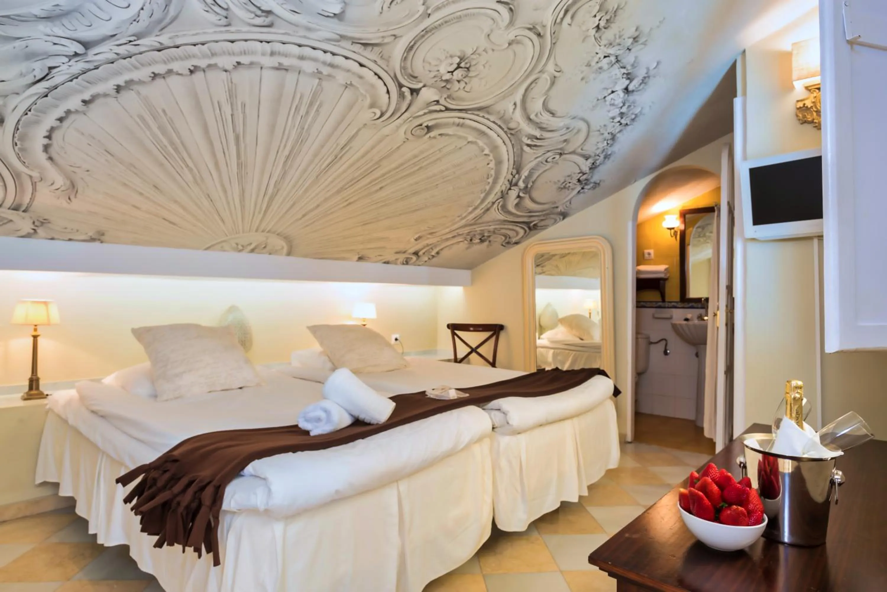 Photo of the whole room, Bed in The Town House