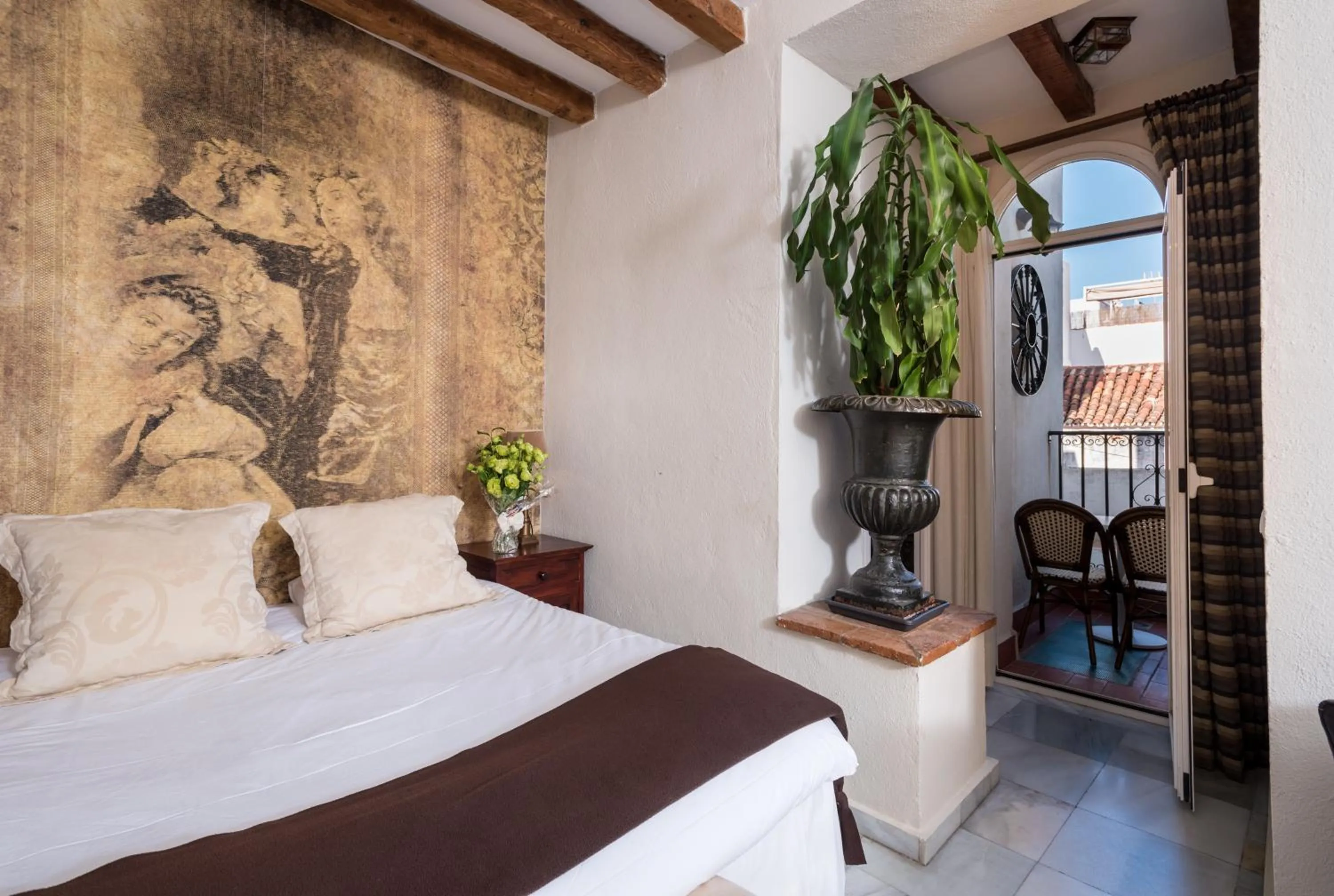 Photo of the whole room, Bed in The Town House