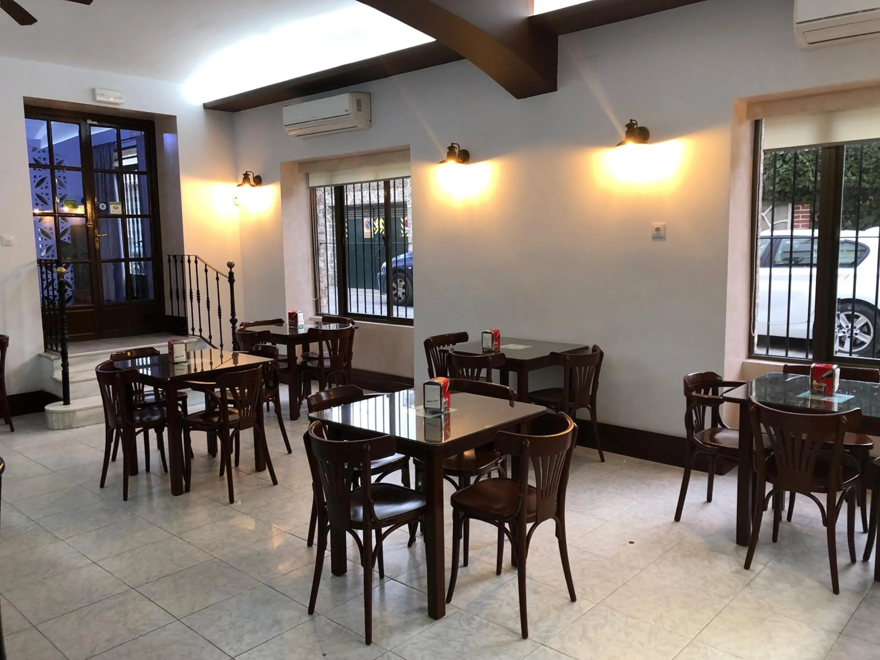 Restaurant/places to eat in Hostal Barbate