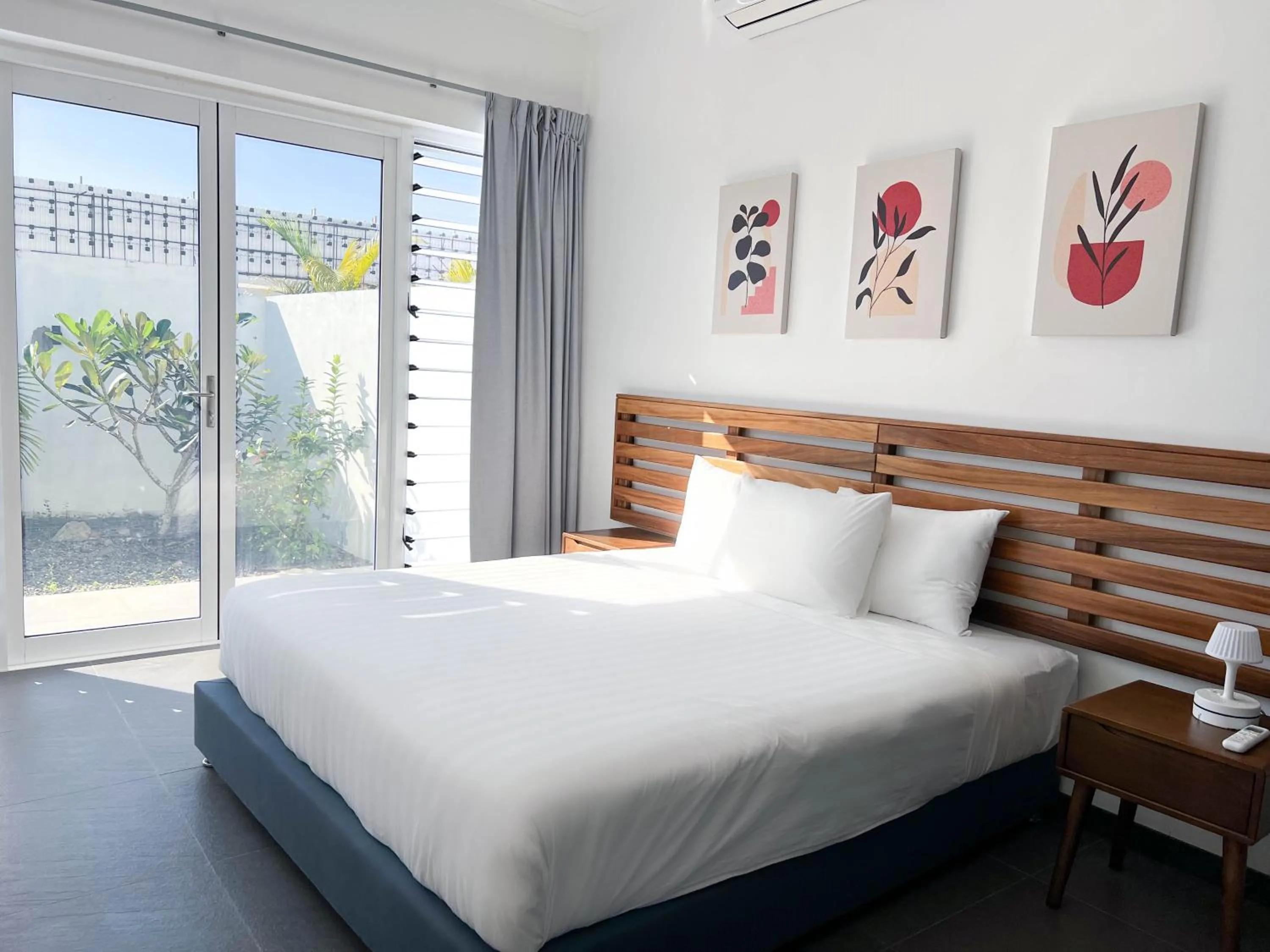 Photo of the whole room, Bed in Naisoso Island Villas - Fiji