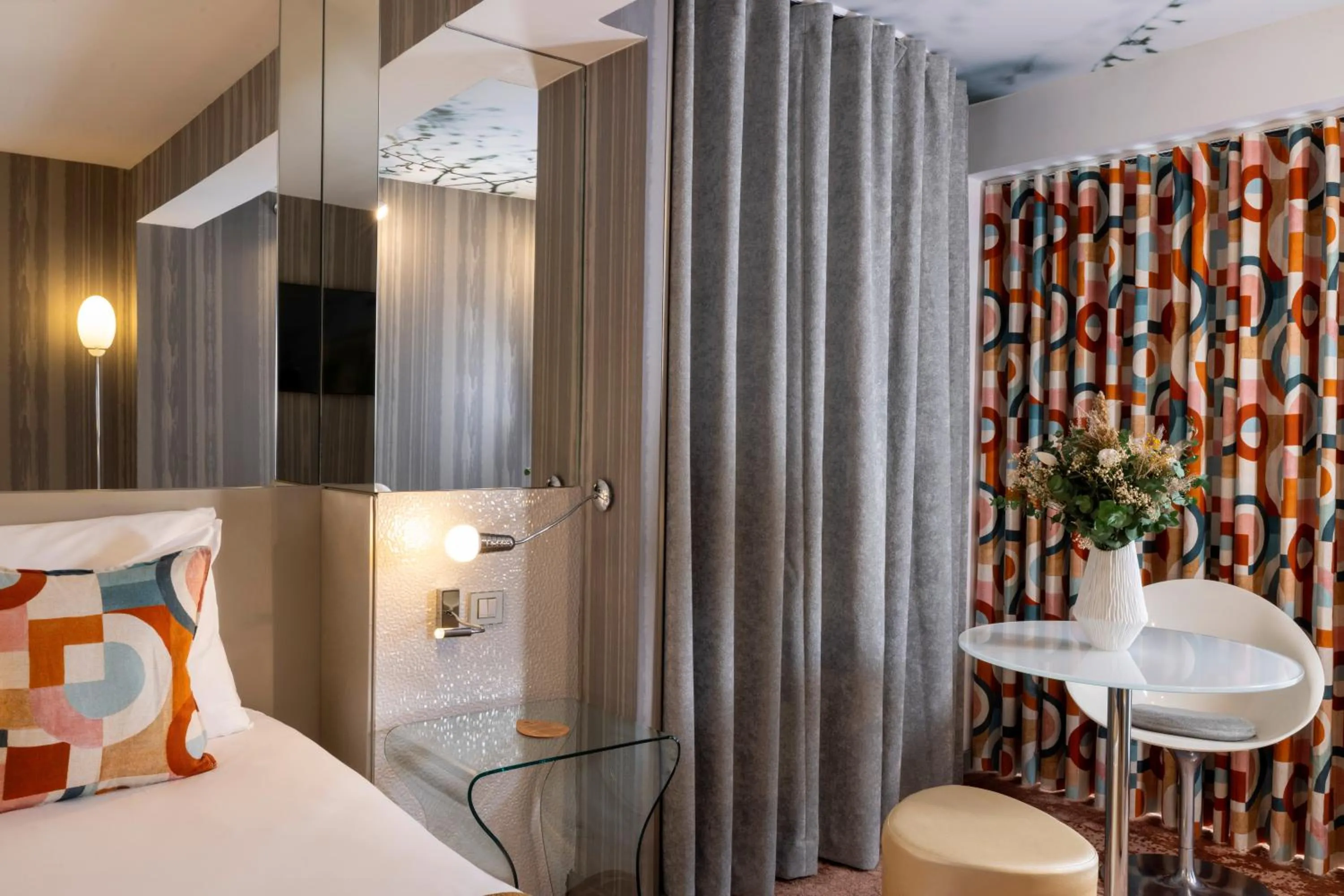 Bedroom, Bed in Le 7 Eiffel Hotel by Malone