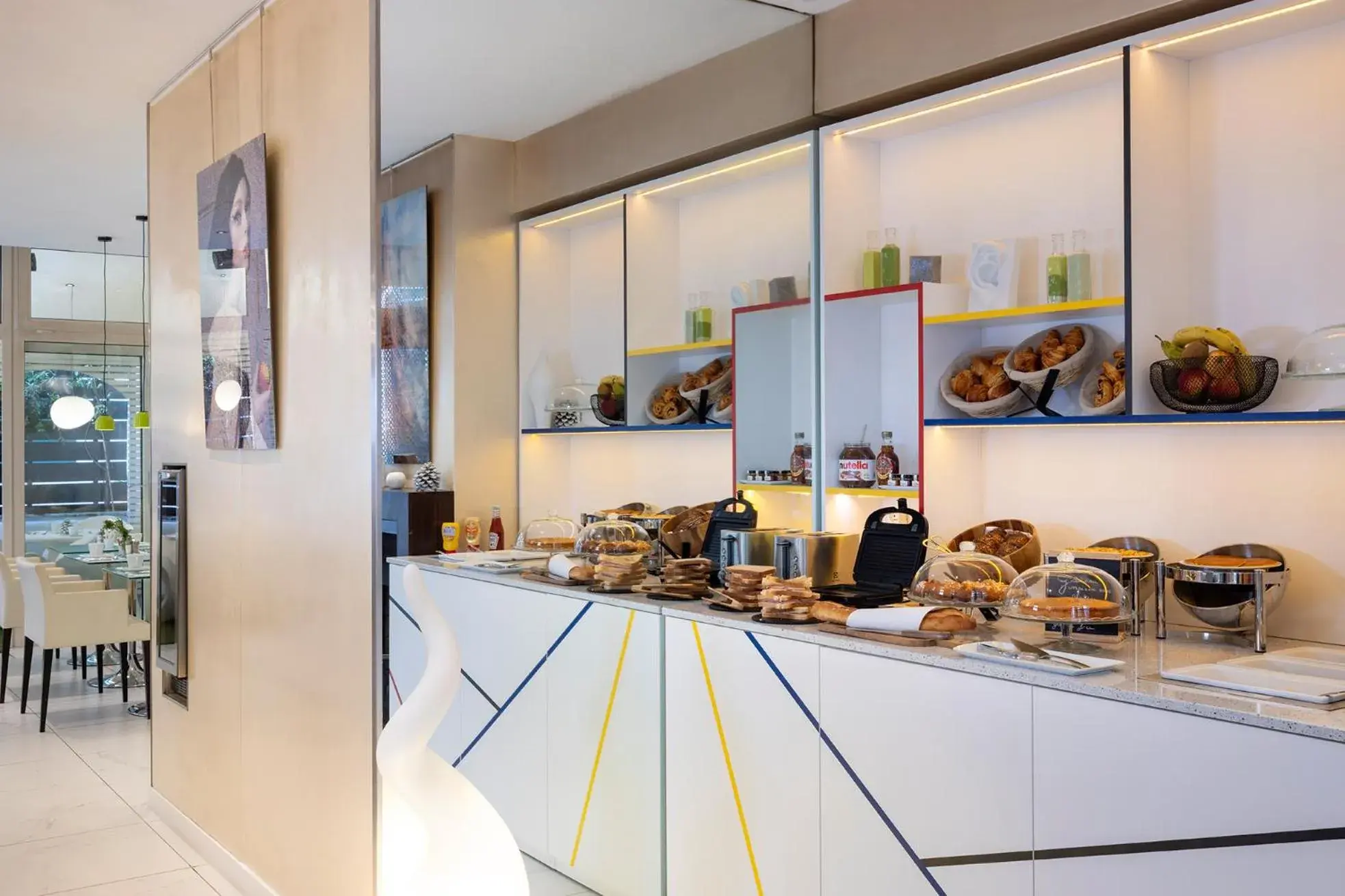 Food and drinks in Le 7 Eiffel Hotel by Malone Food and drinks in Le 7 Eiffel Hotel by Malone