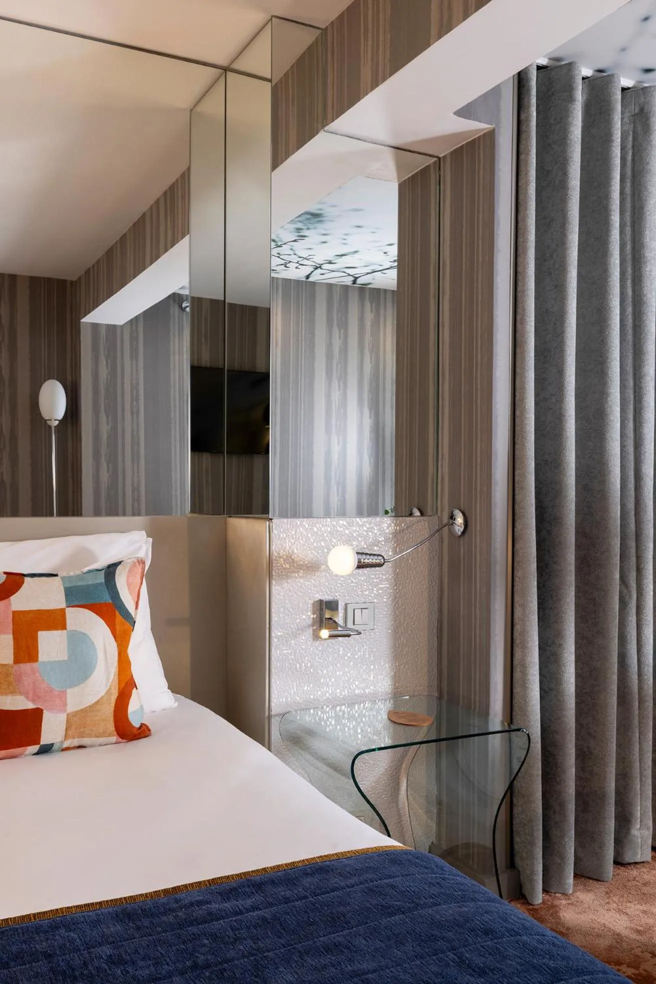 Bedroom, Bed in Le 7 Eiffel Hotel by Malone