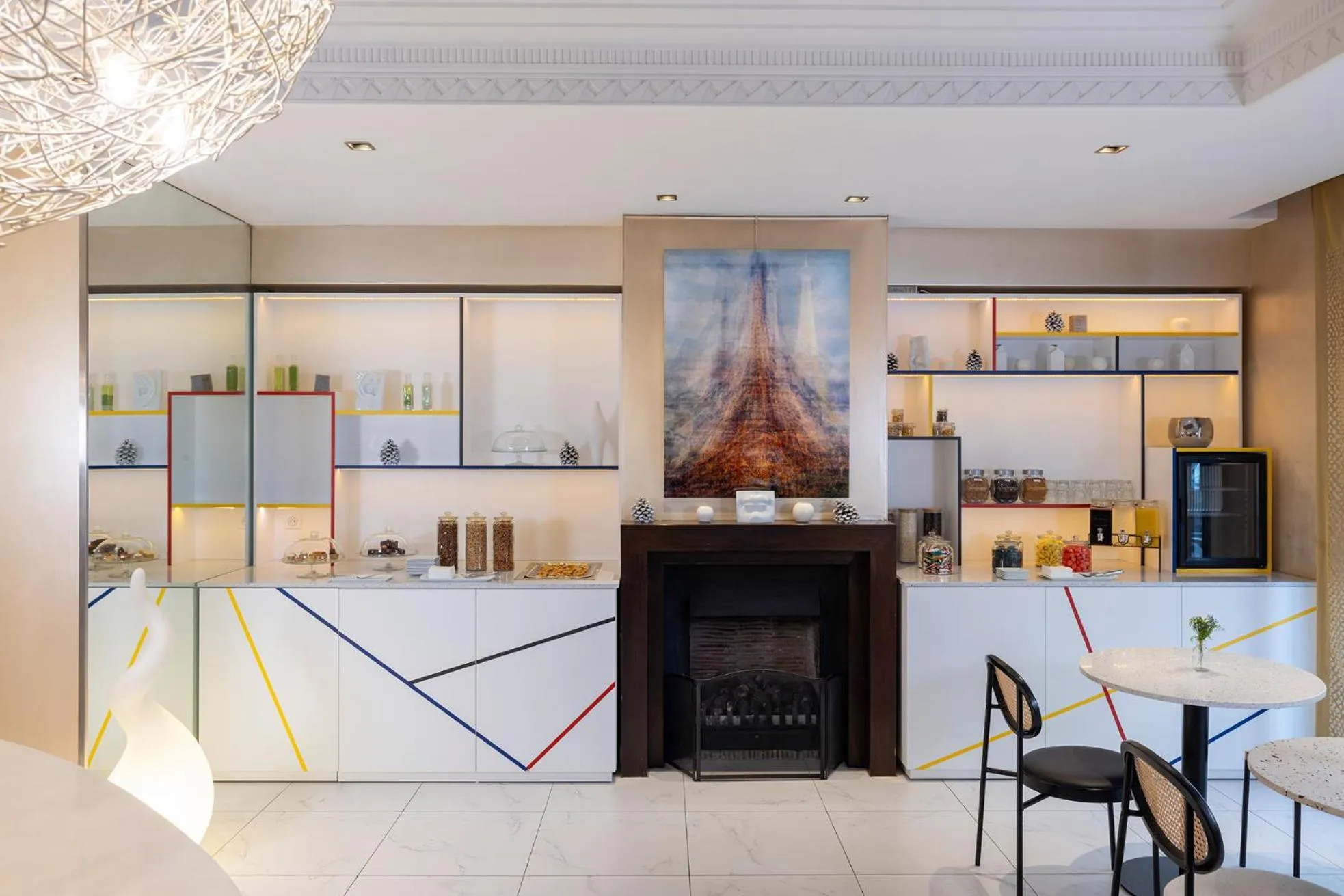 Food and drinks in Le 7 Eiffel Hotel by Malone