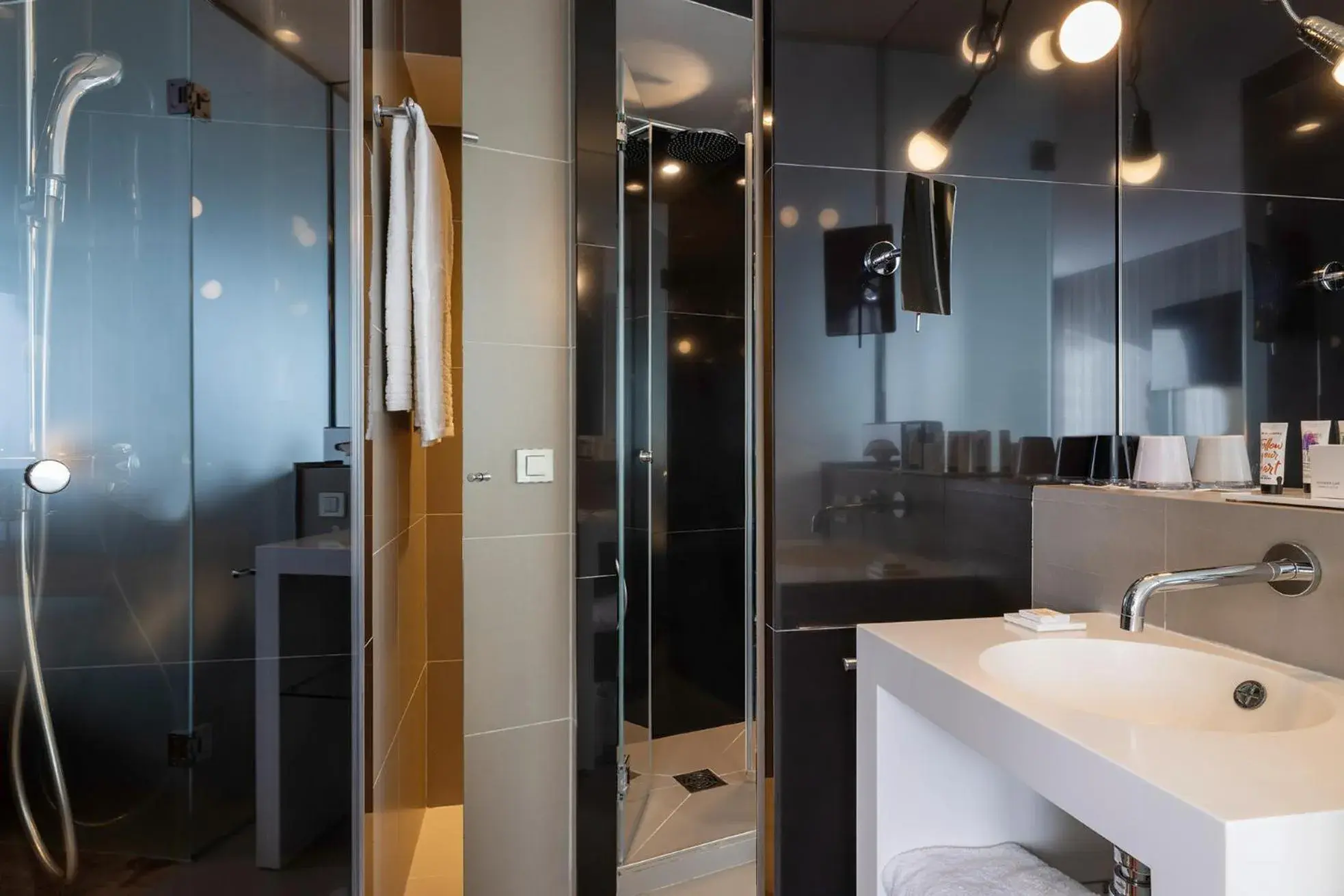 Bathroom in Le 7 Eiffel Hotel by Malone Bathroom in Le 7 Eiffel Hotel by Malone