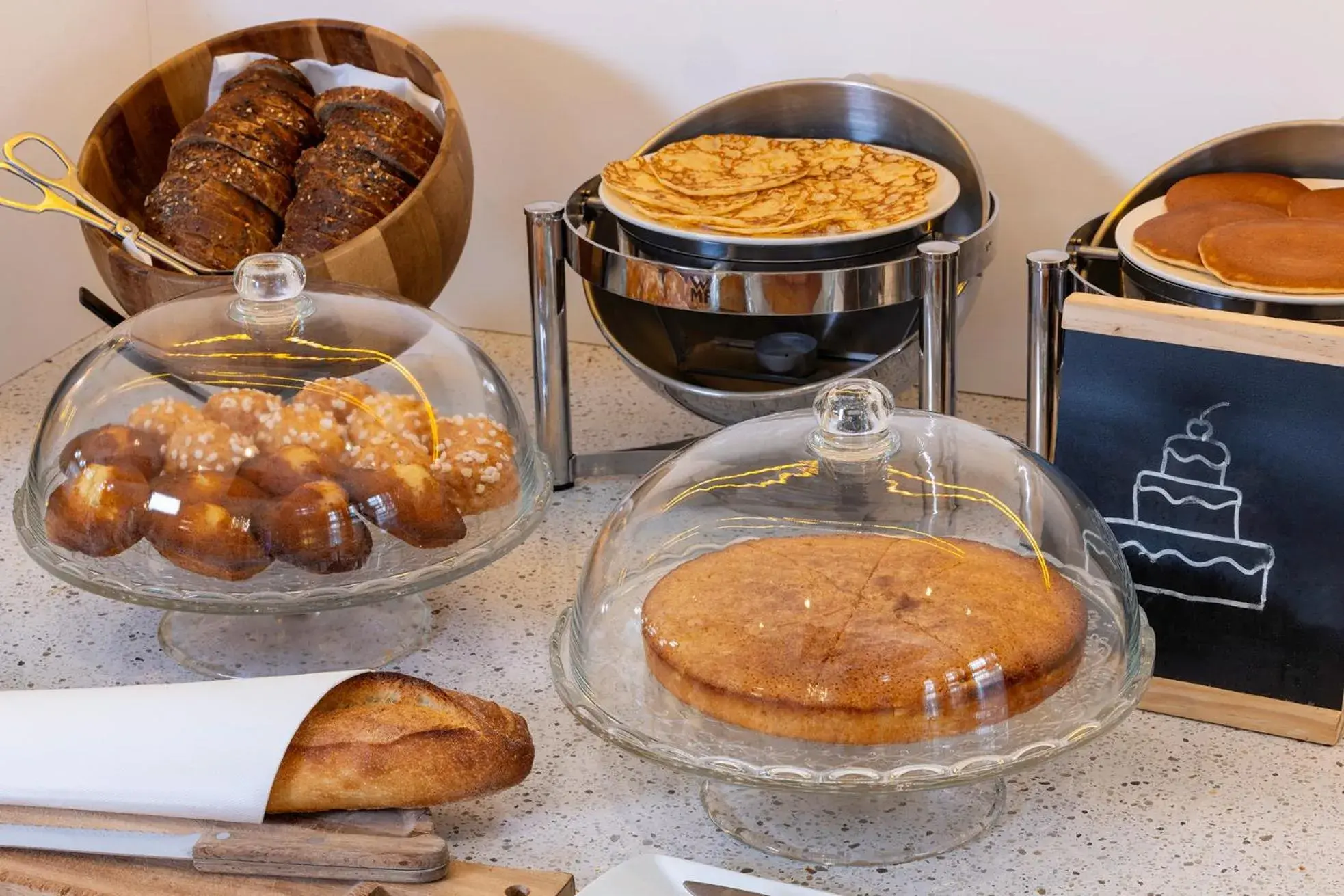 Food in Le 7 Eiffel Hotel by Malone Food in Le 7 Eiffel Hotel by Malone