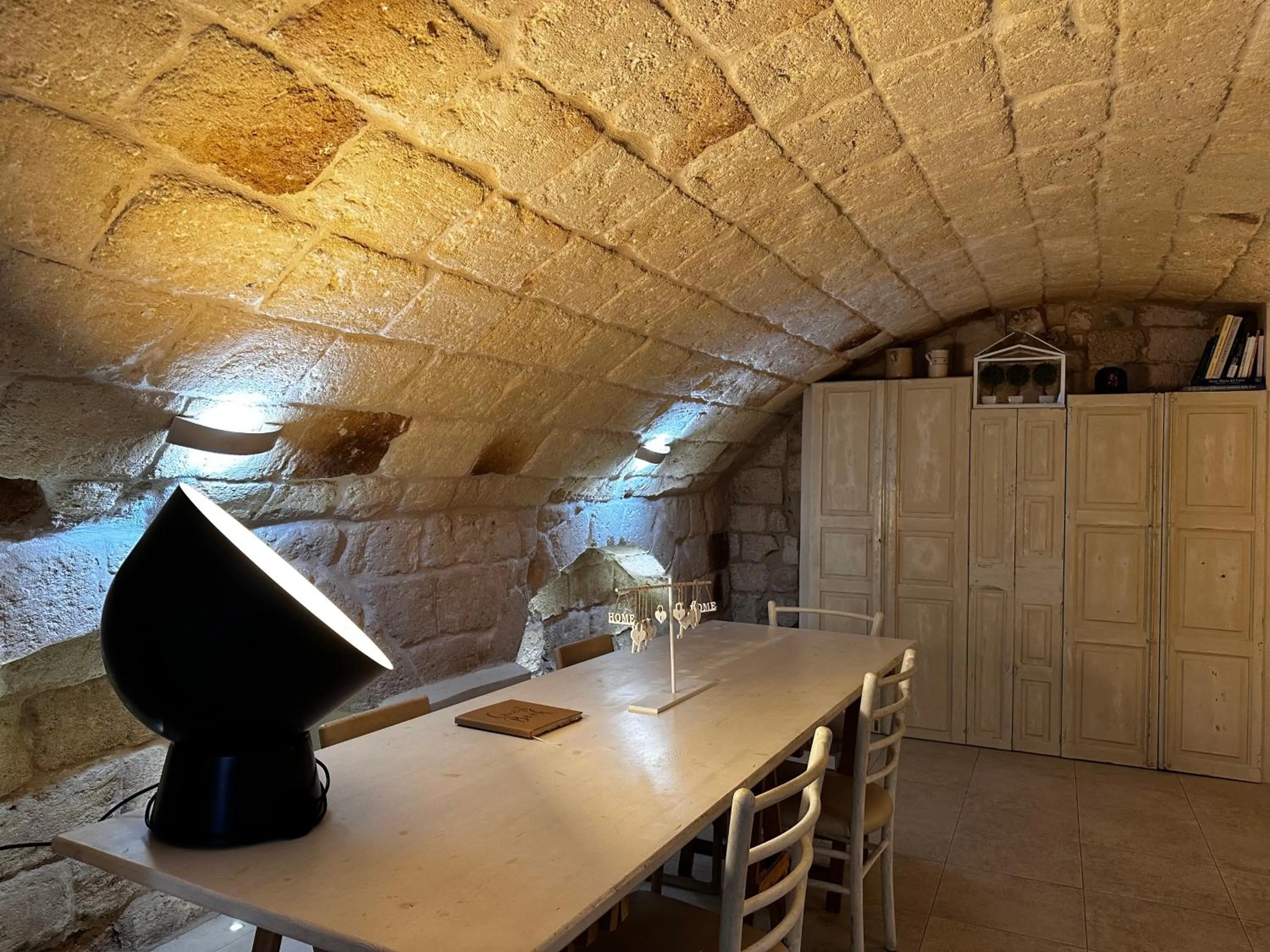 Kitchen or kitchenette in La Torre e il Mare Rooms by STHEY