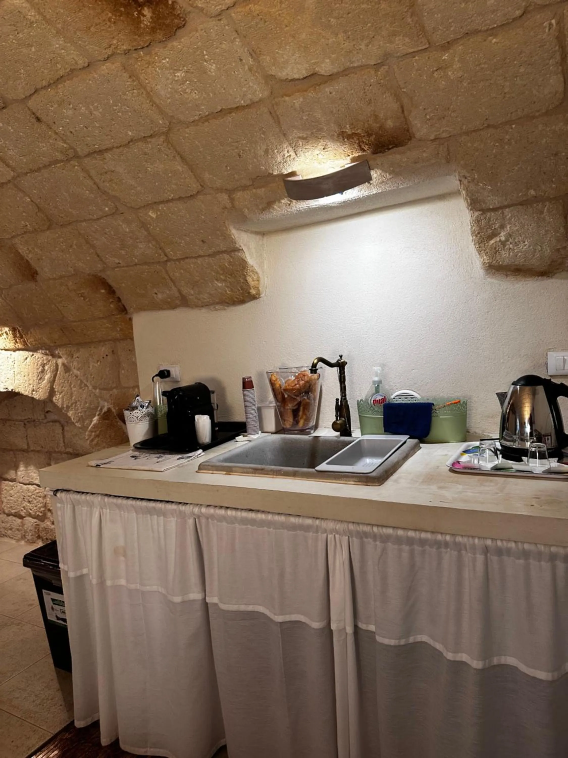 Kitchen or kitchenette in La Torre e il Mare Rooms by STHEY