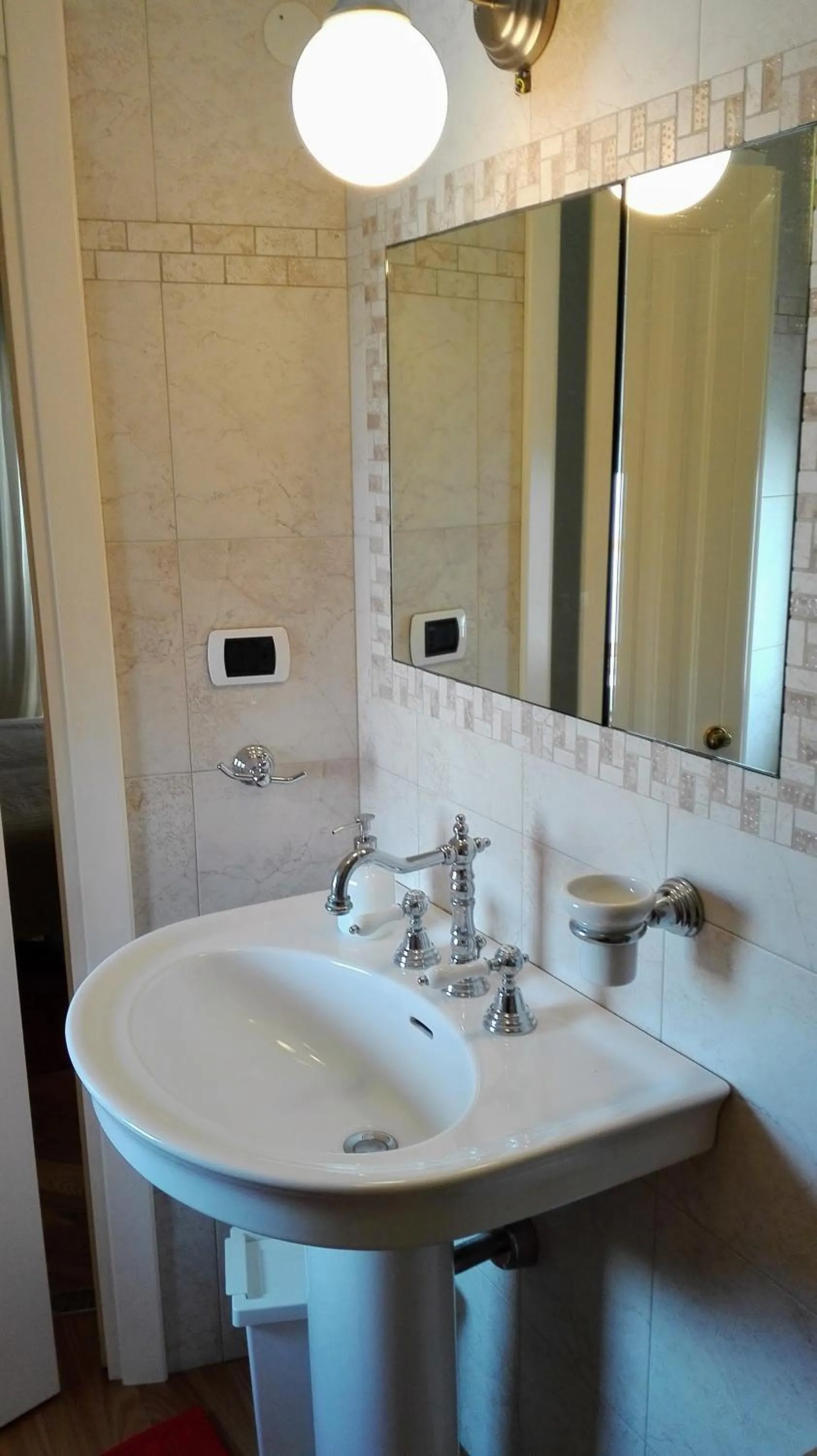 Bathroom in La Torre e il Mare Rooms by STHEY