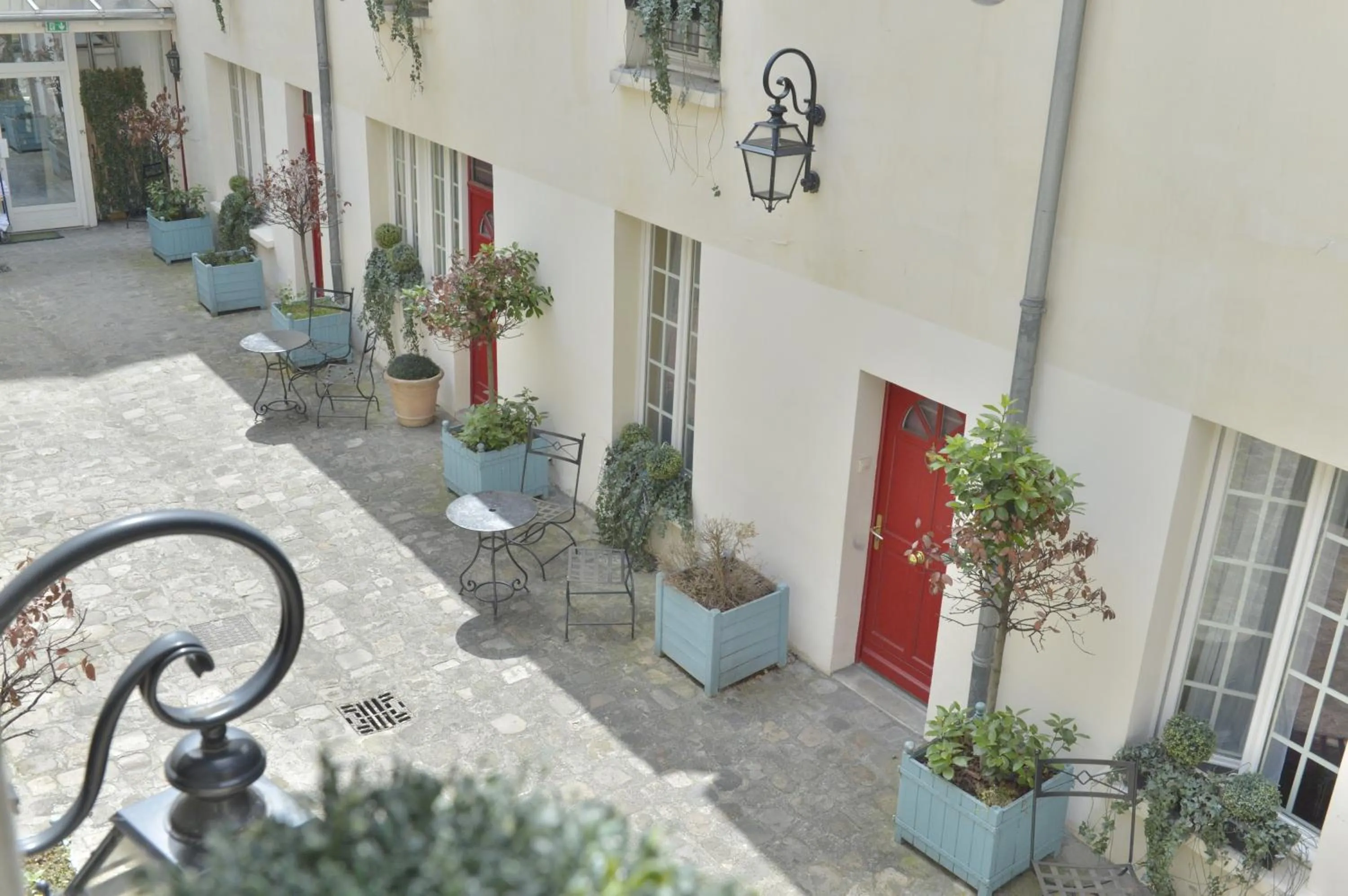 Day in Hotel Suites Unic Renoir Saint-Germain