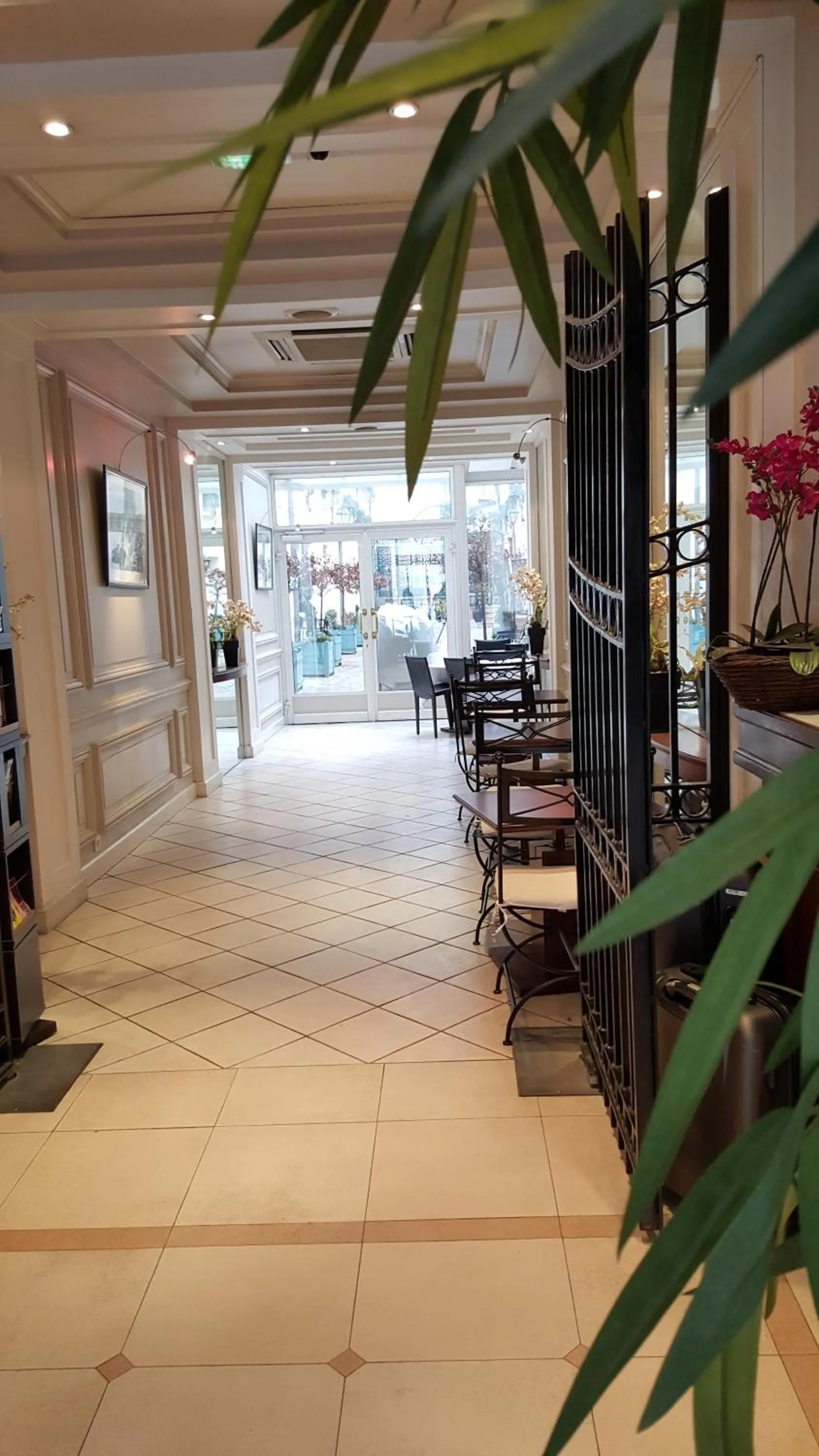 Day in Hotel Suites Unic Renoir Saint-Germain