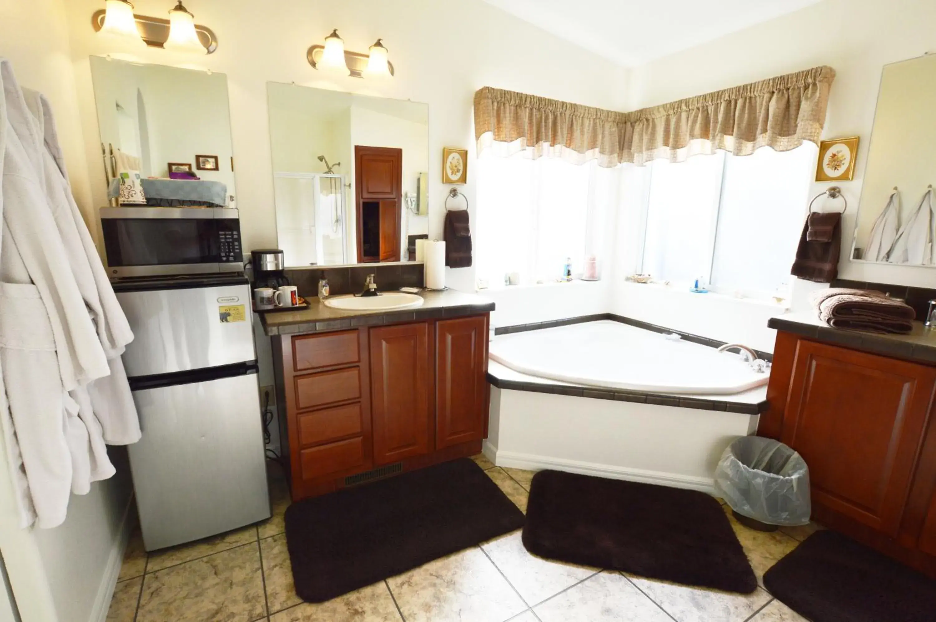 Superior King Room in The Bear's Den B&B Superior King Room in The Bear's Den B&B