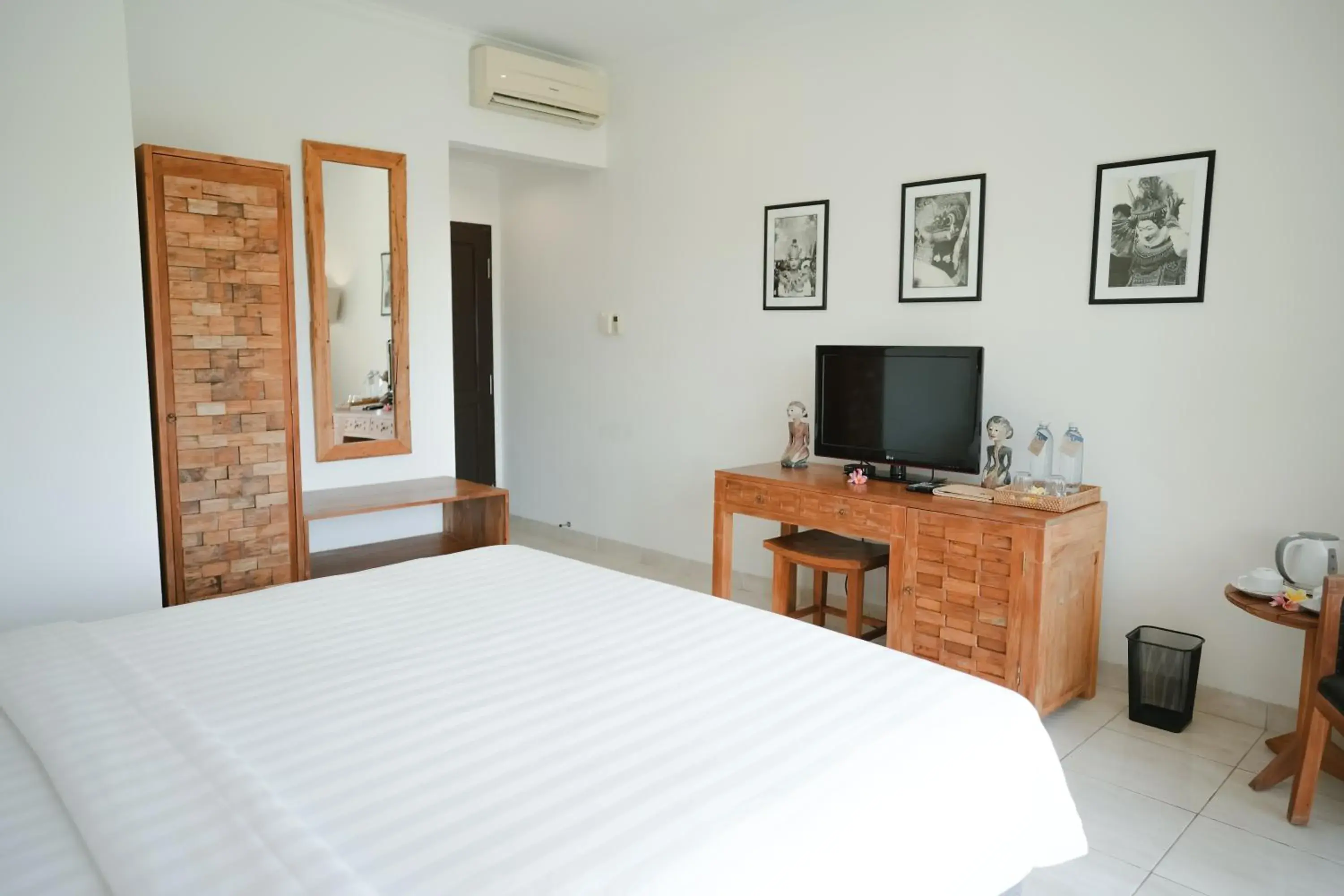 TV and multimedia, Bed in S Resorts Hidden Valley Bali TV and multimedia, Bed in S Resorts Hidden Valley Bali