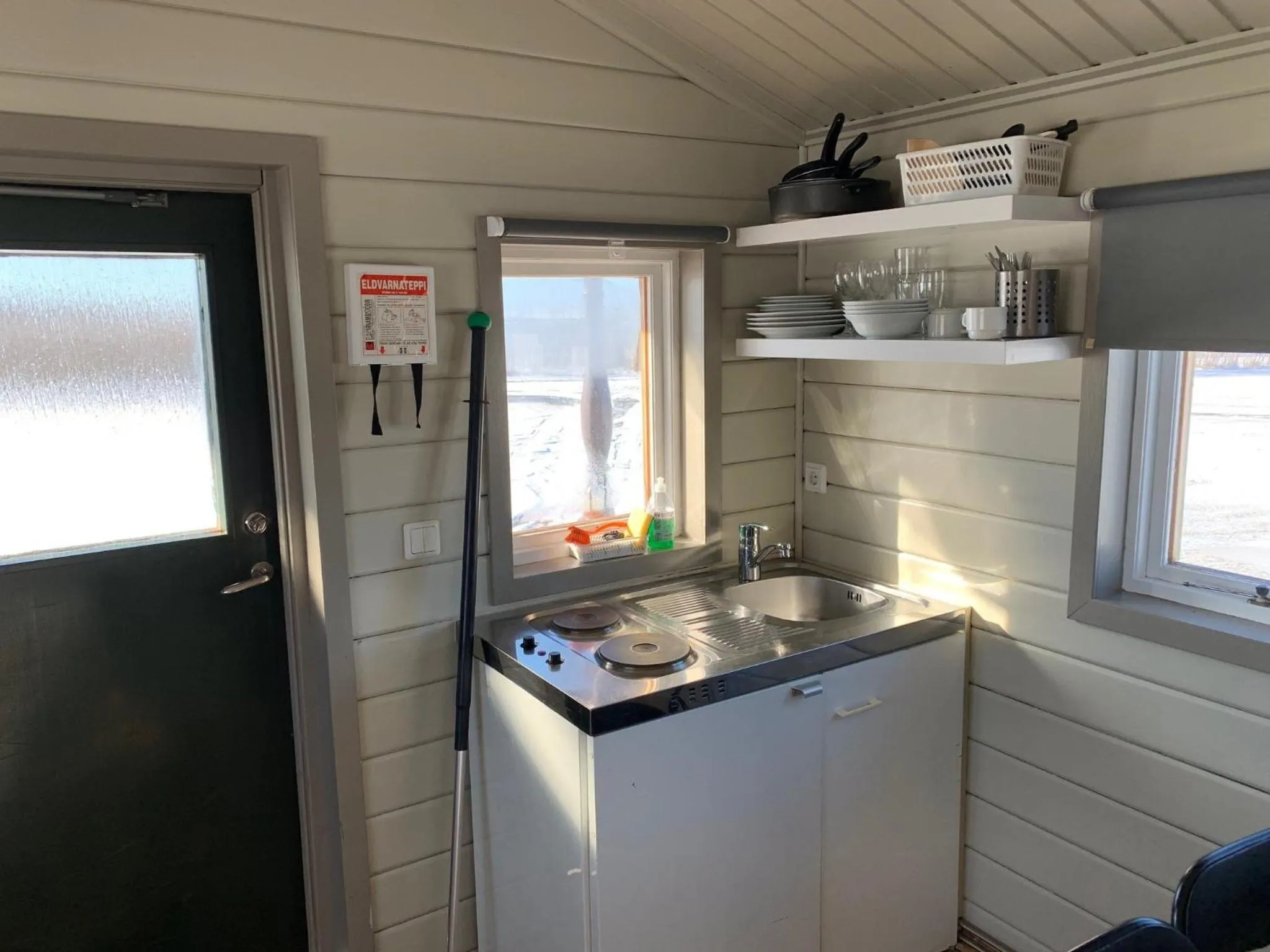Kitchen or kitchenette in Hellisholar Cottages