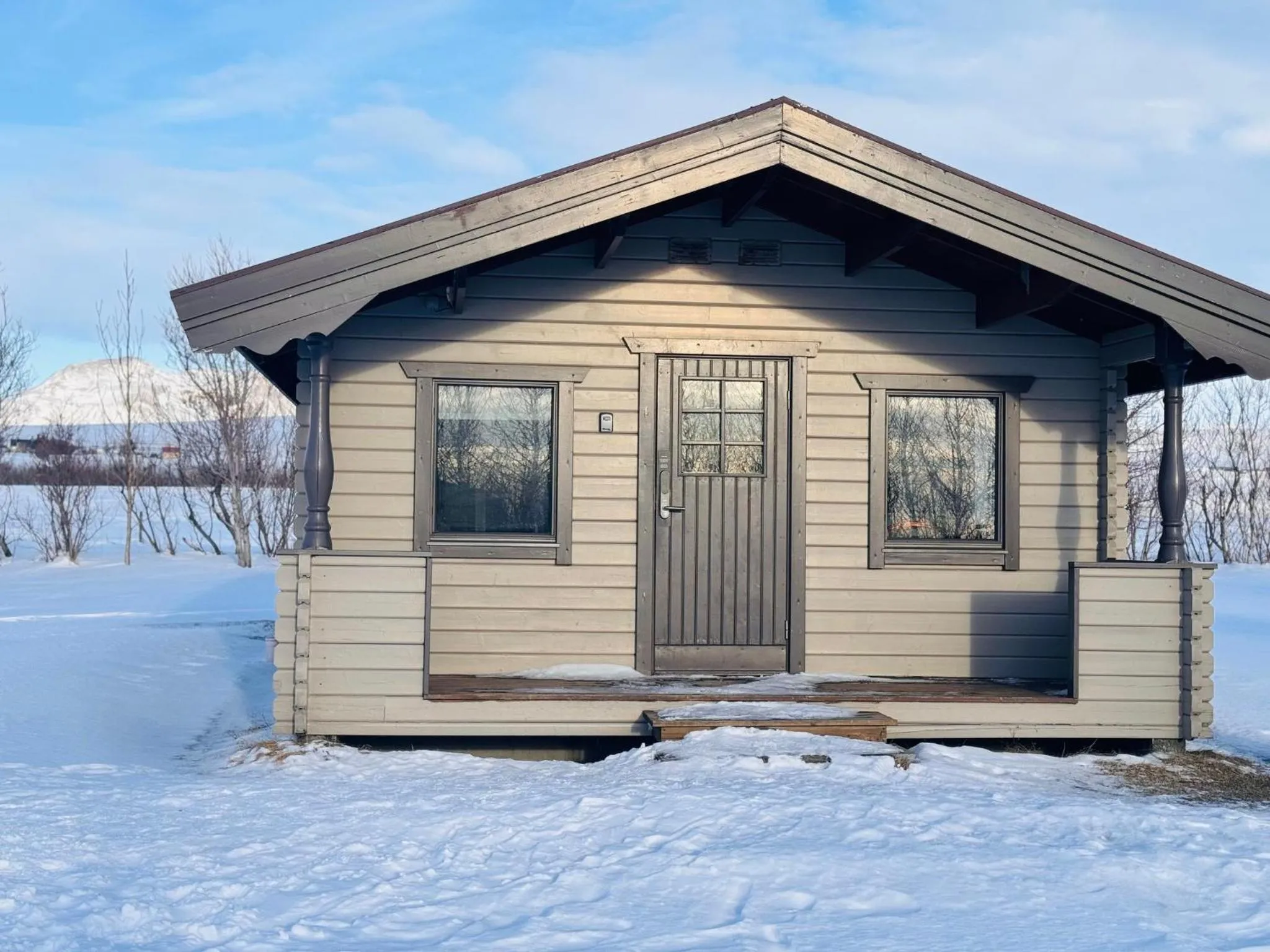 Property building in Hellisholar Cottages