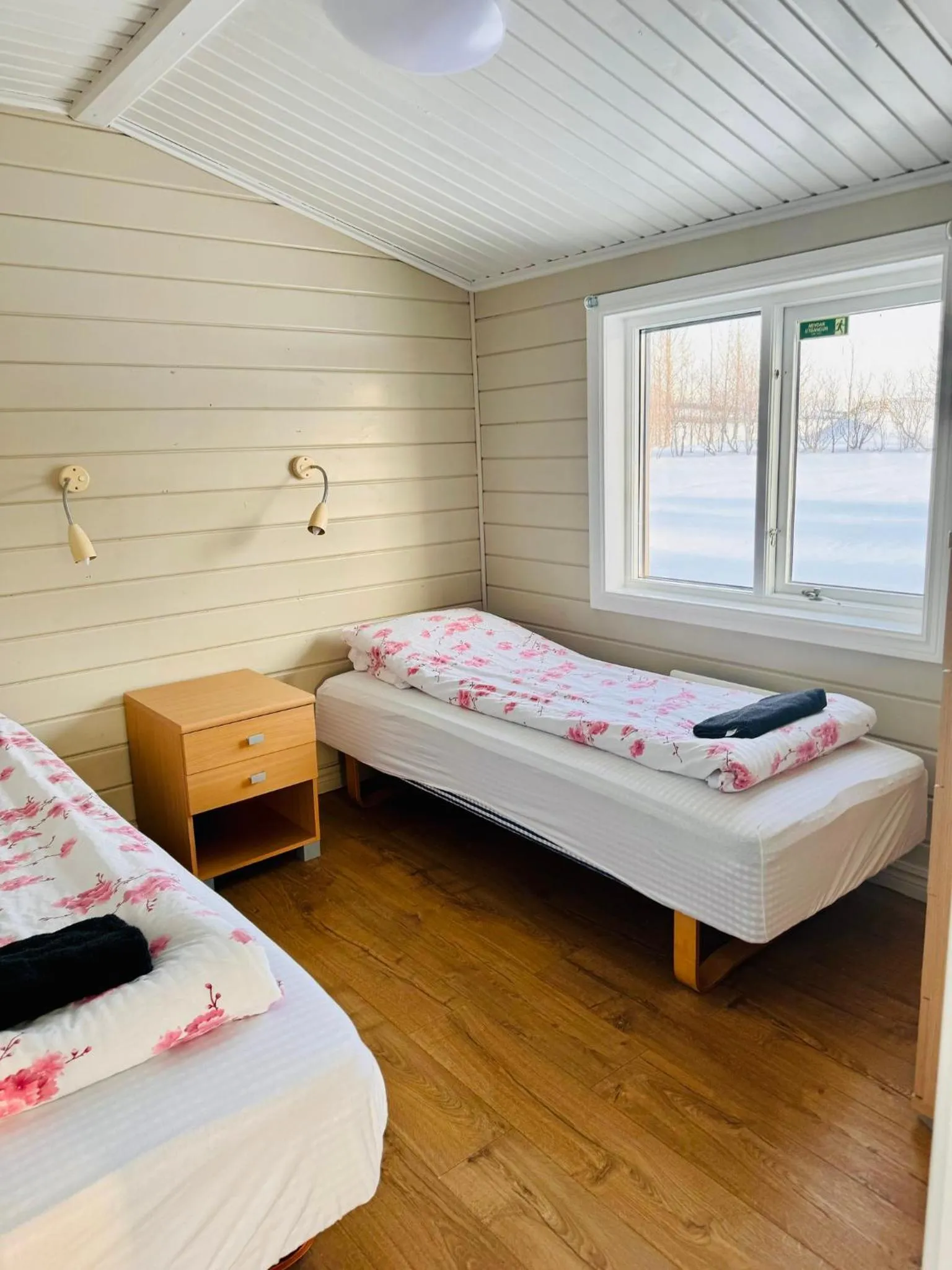 Photo of the whole room, Bed in Hellisholar Cottages