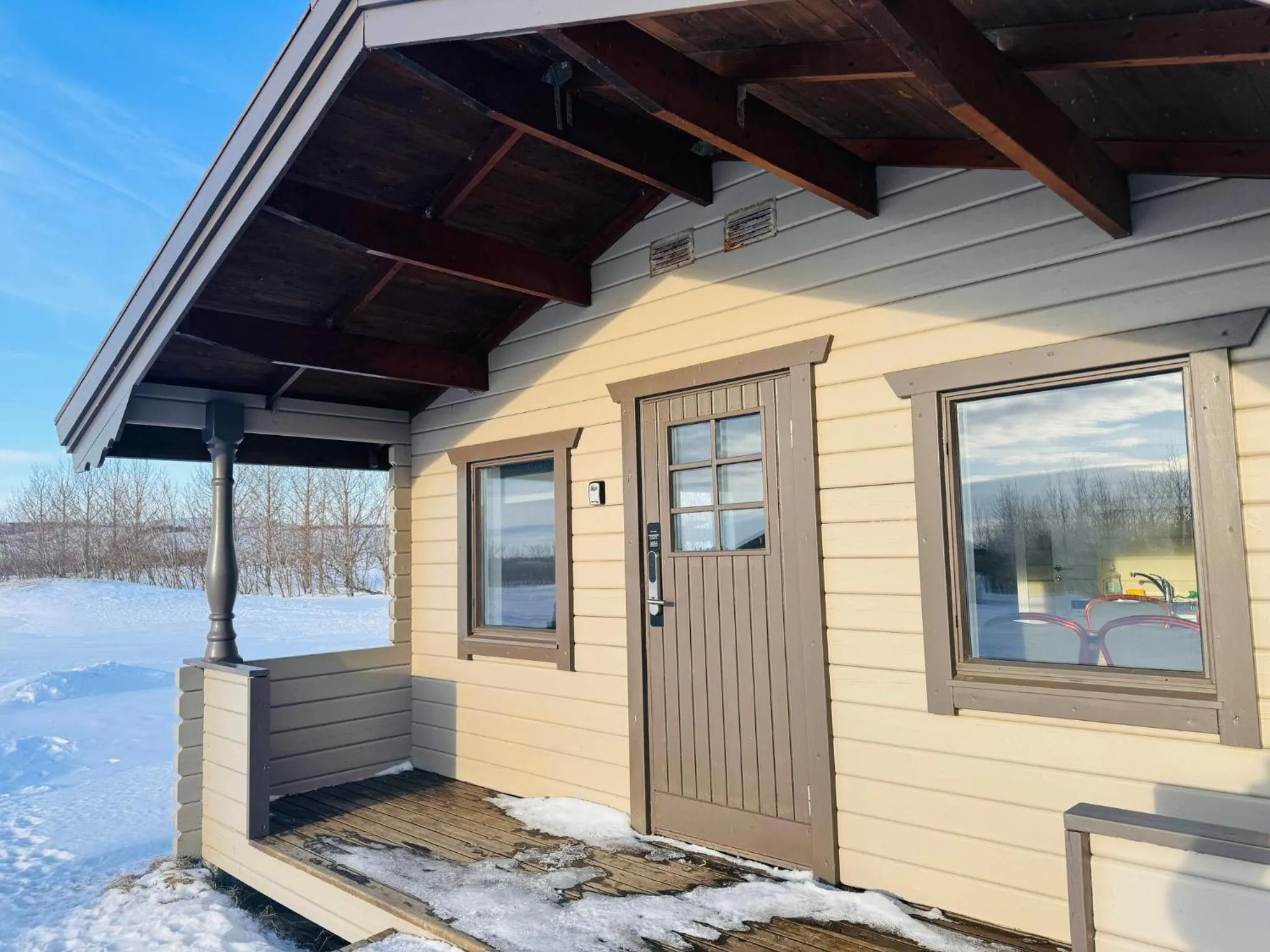 Property building in Hellisholar Cottages